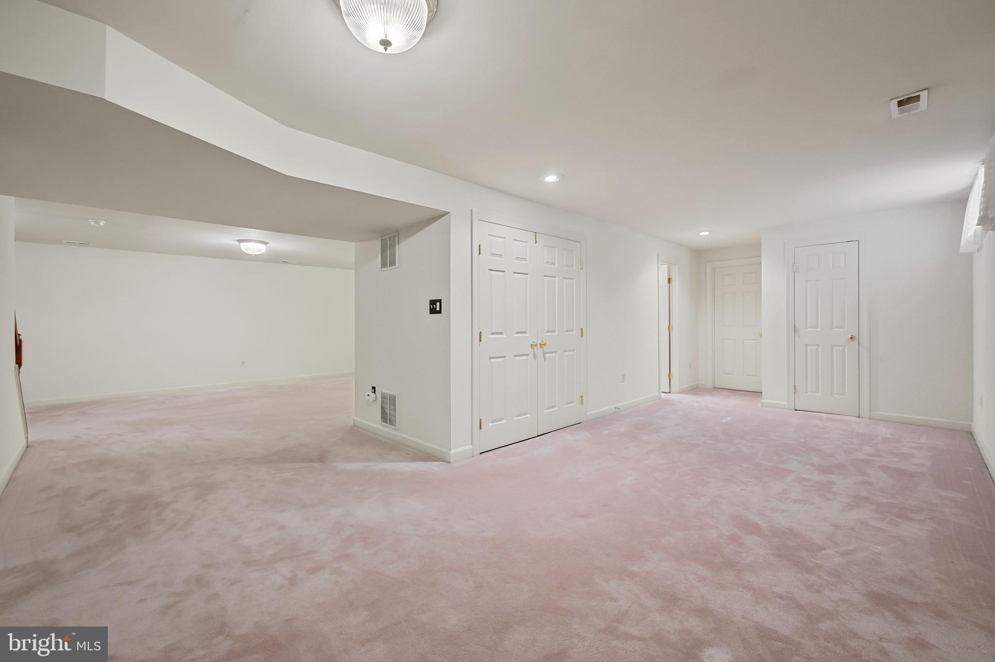 QUINCE ORCHARD KNOLLS - Residential