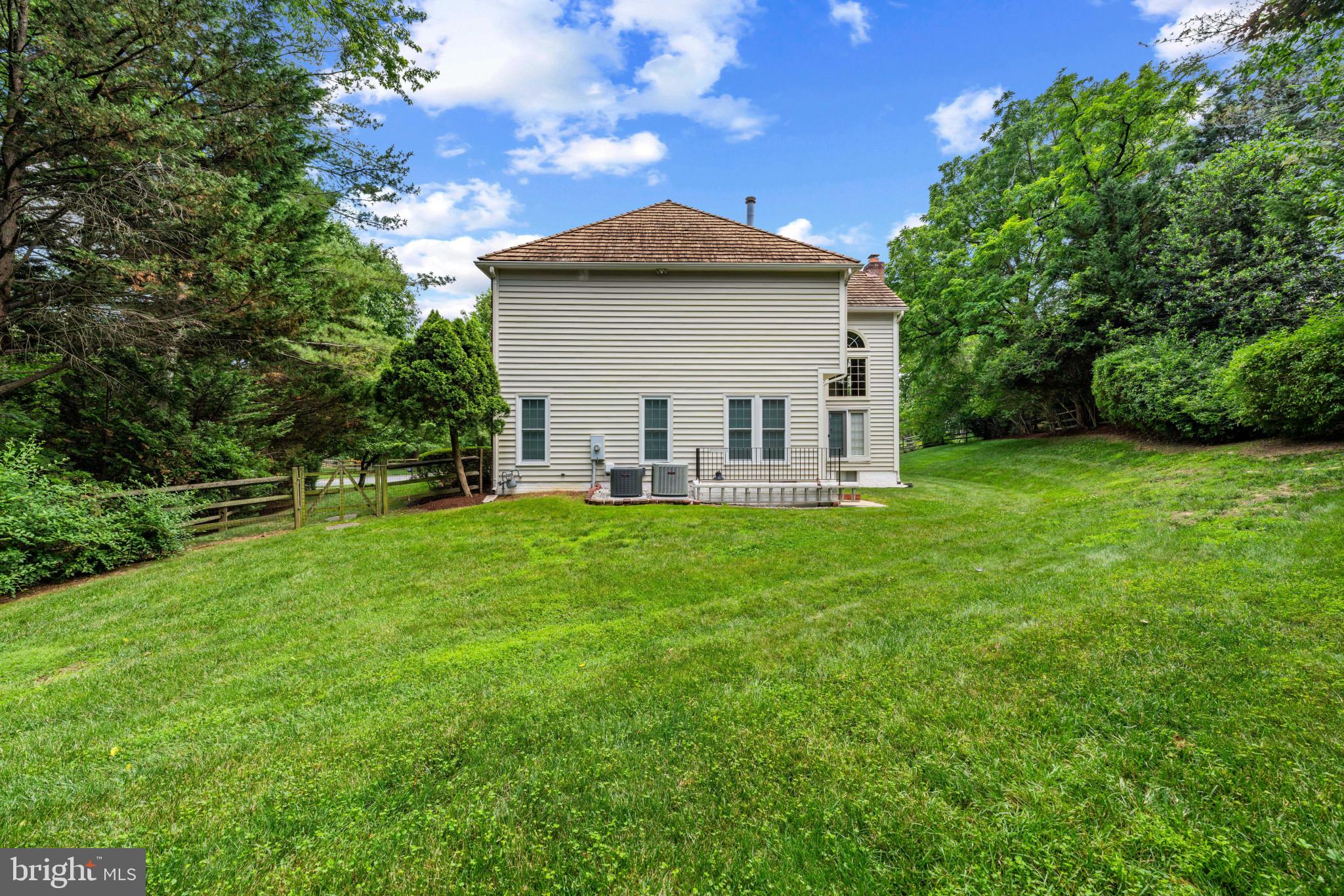 QUINCE ORCHARD KNOLLS - Residential