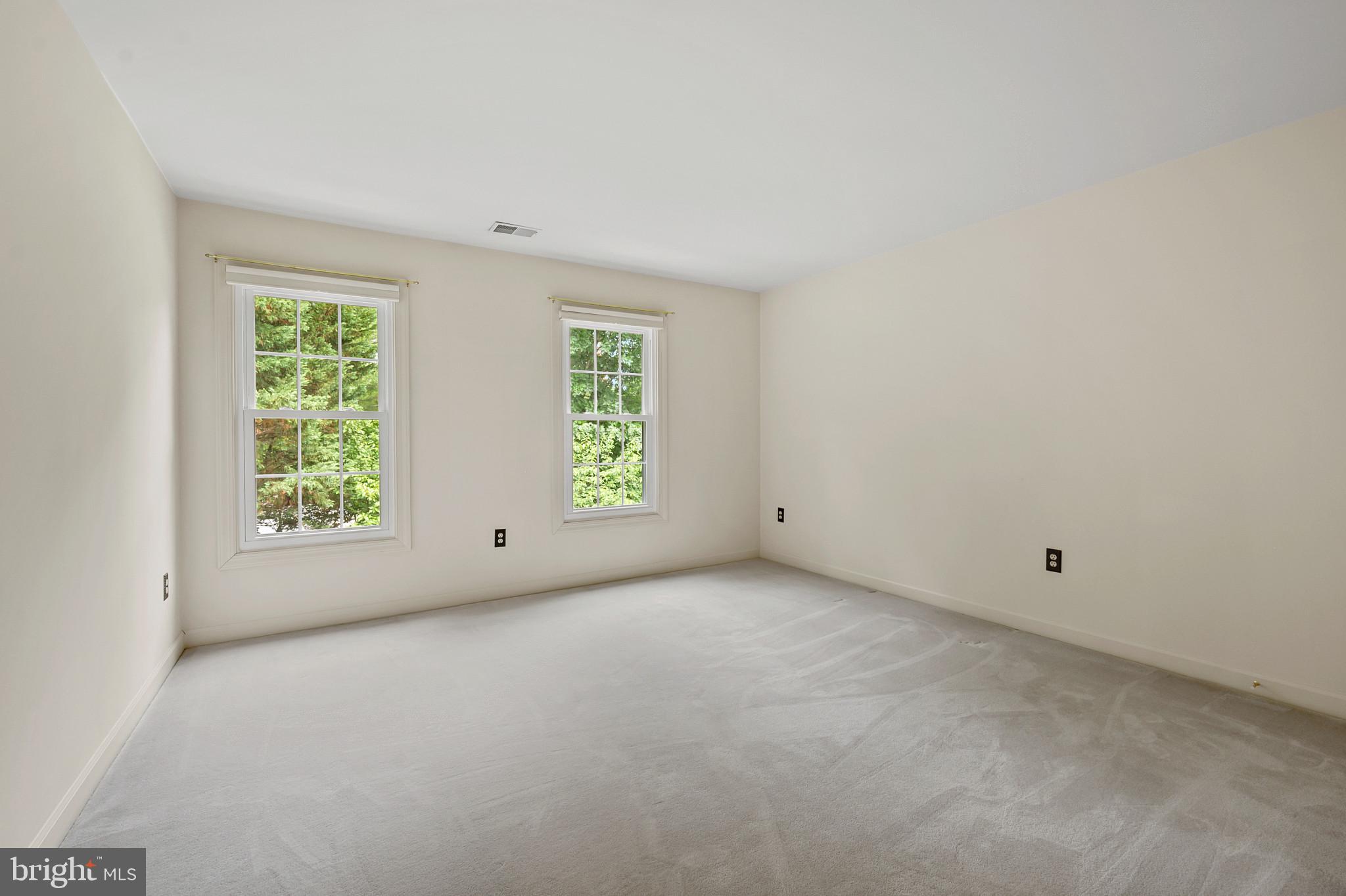 QUINCE ORCHARD KNOLLS - Residential