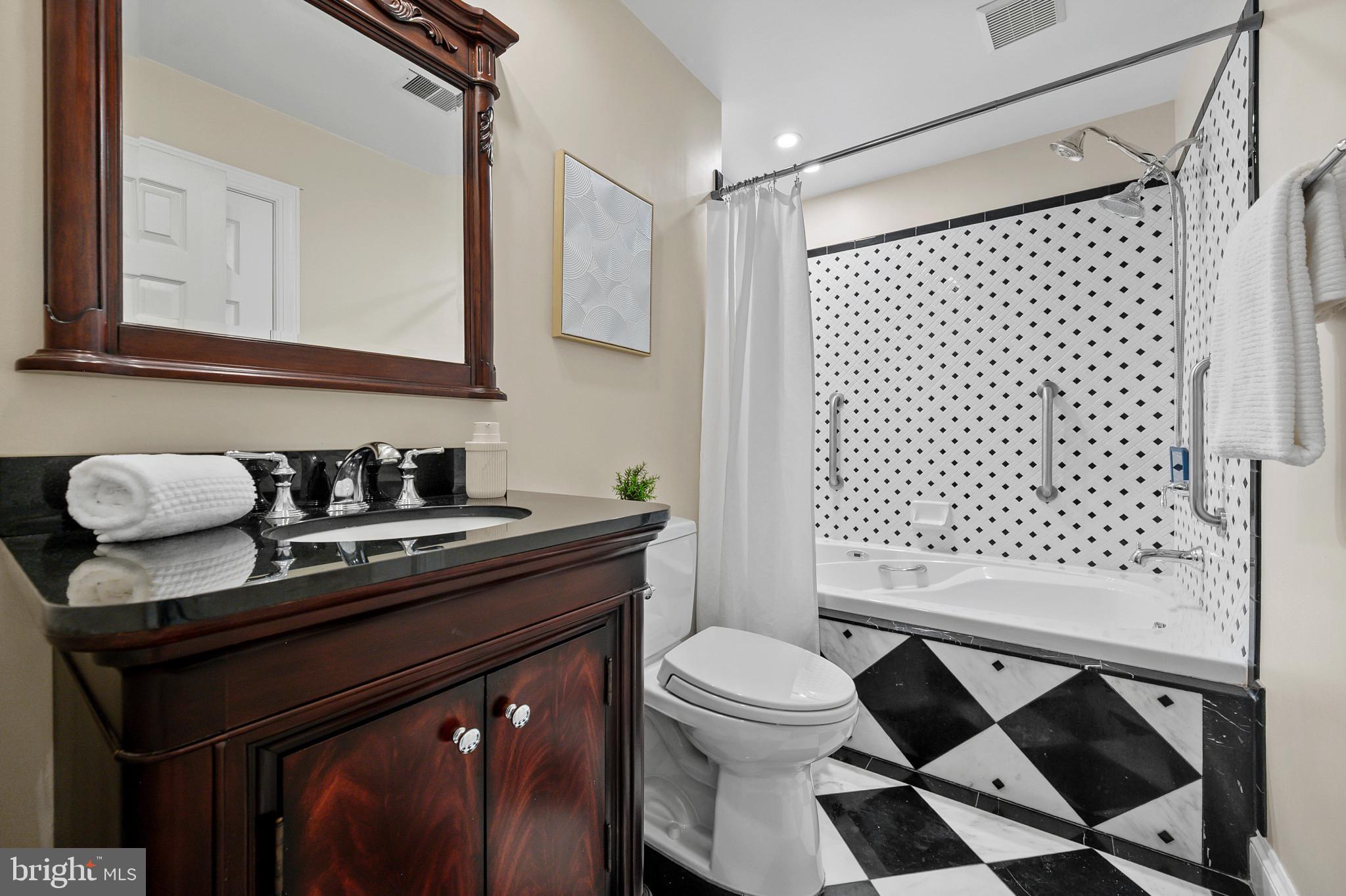 QUINCE ORCHARD KNOLLS - Residential