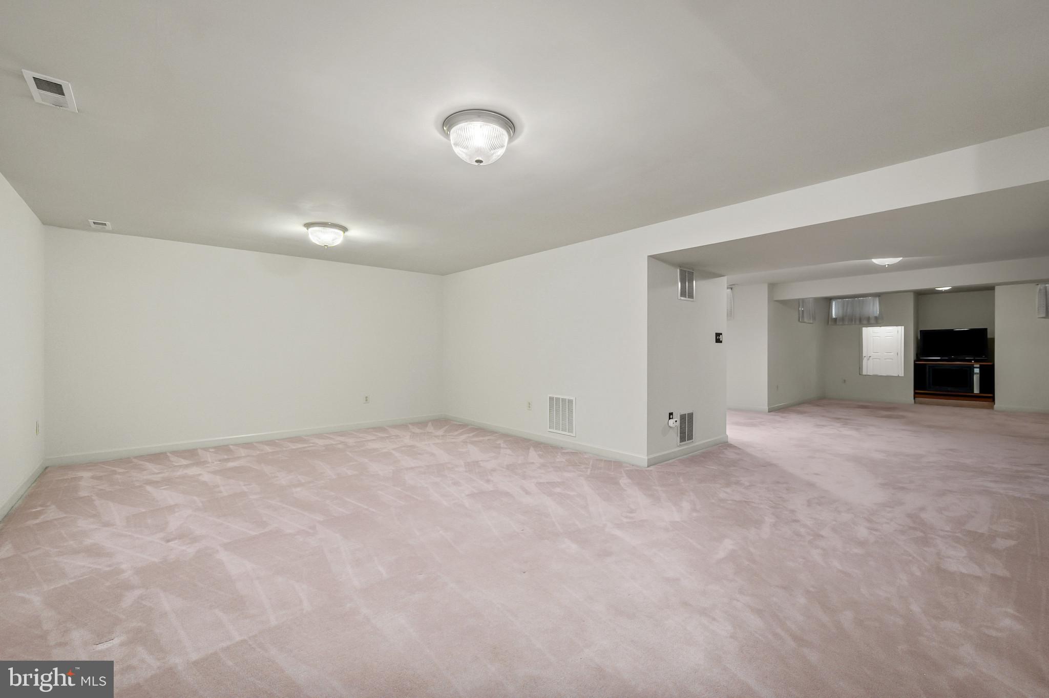 QUINCE ORCHARD KNOLLS - Residential