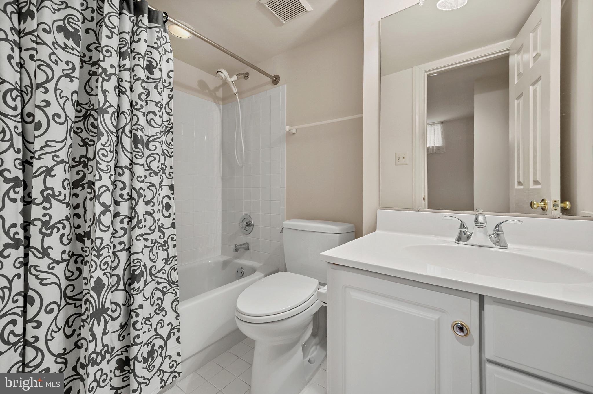 QUINCE ORCHARD KNOLLS - Residential