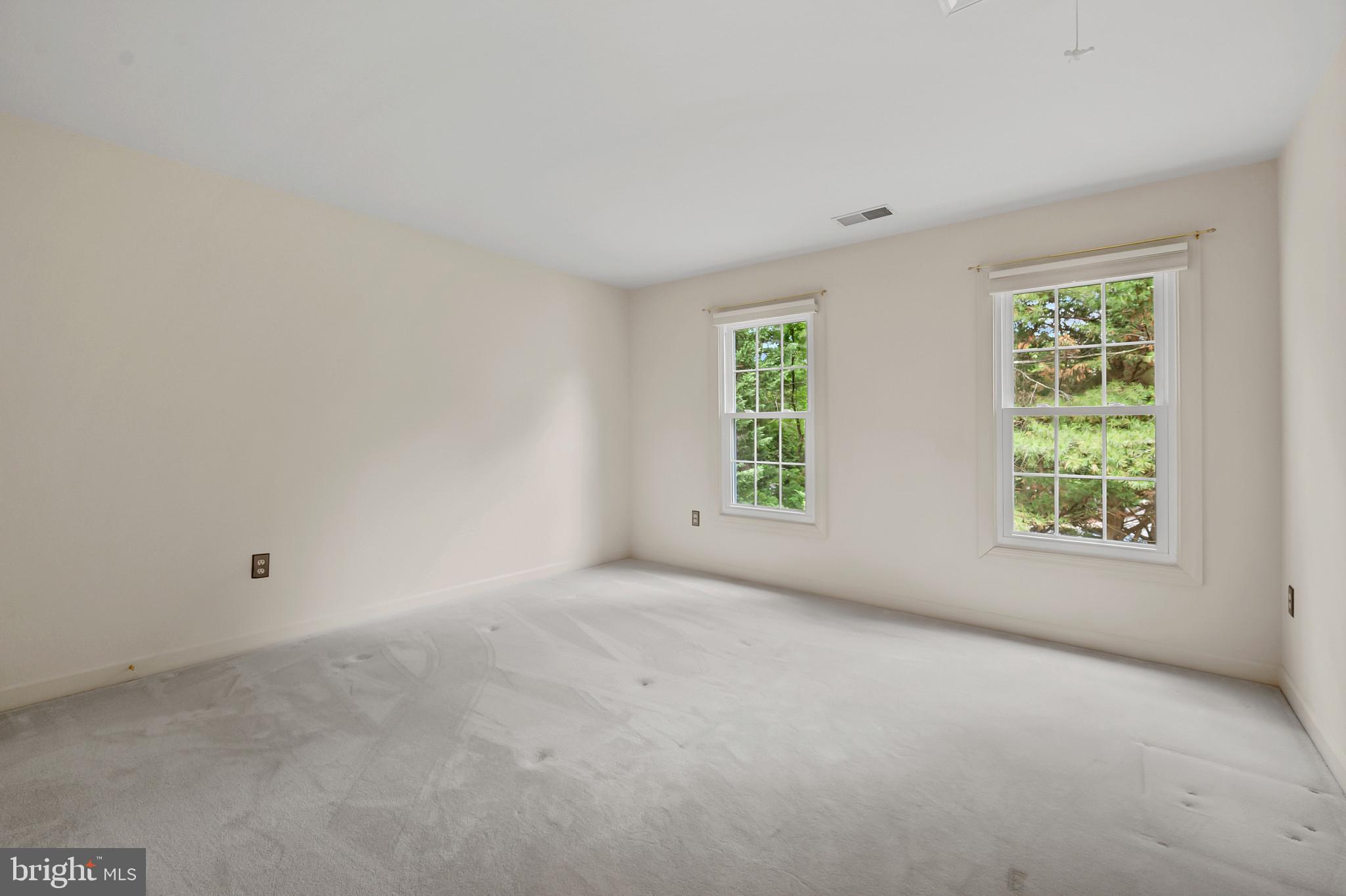 QUINCE ORCHARD KNOLLS - Residential