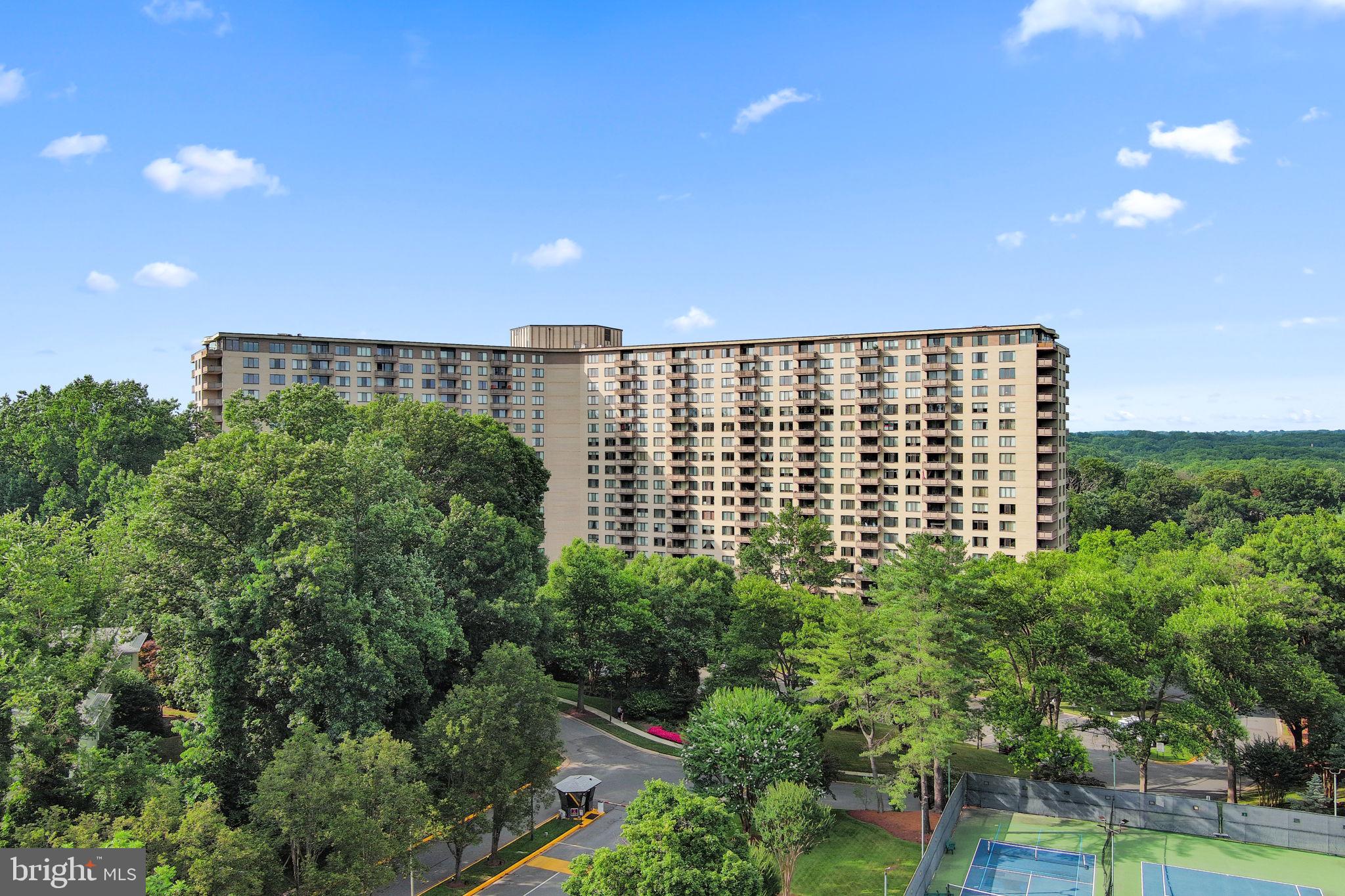 PROMENADE TOWERS - Residential