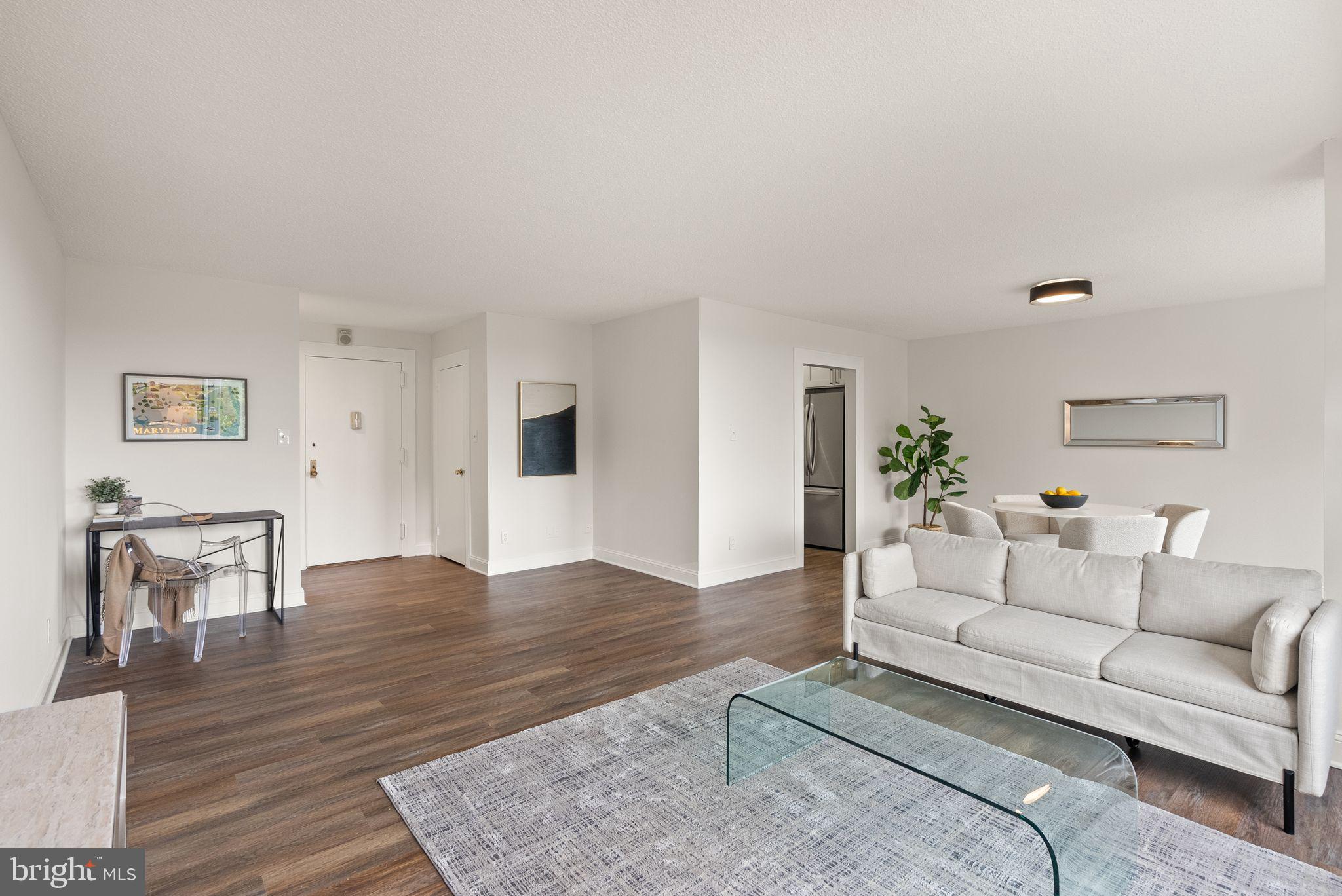 PROMENADE TOWERS - Residential
