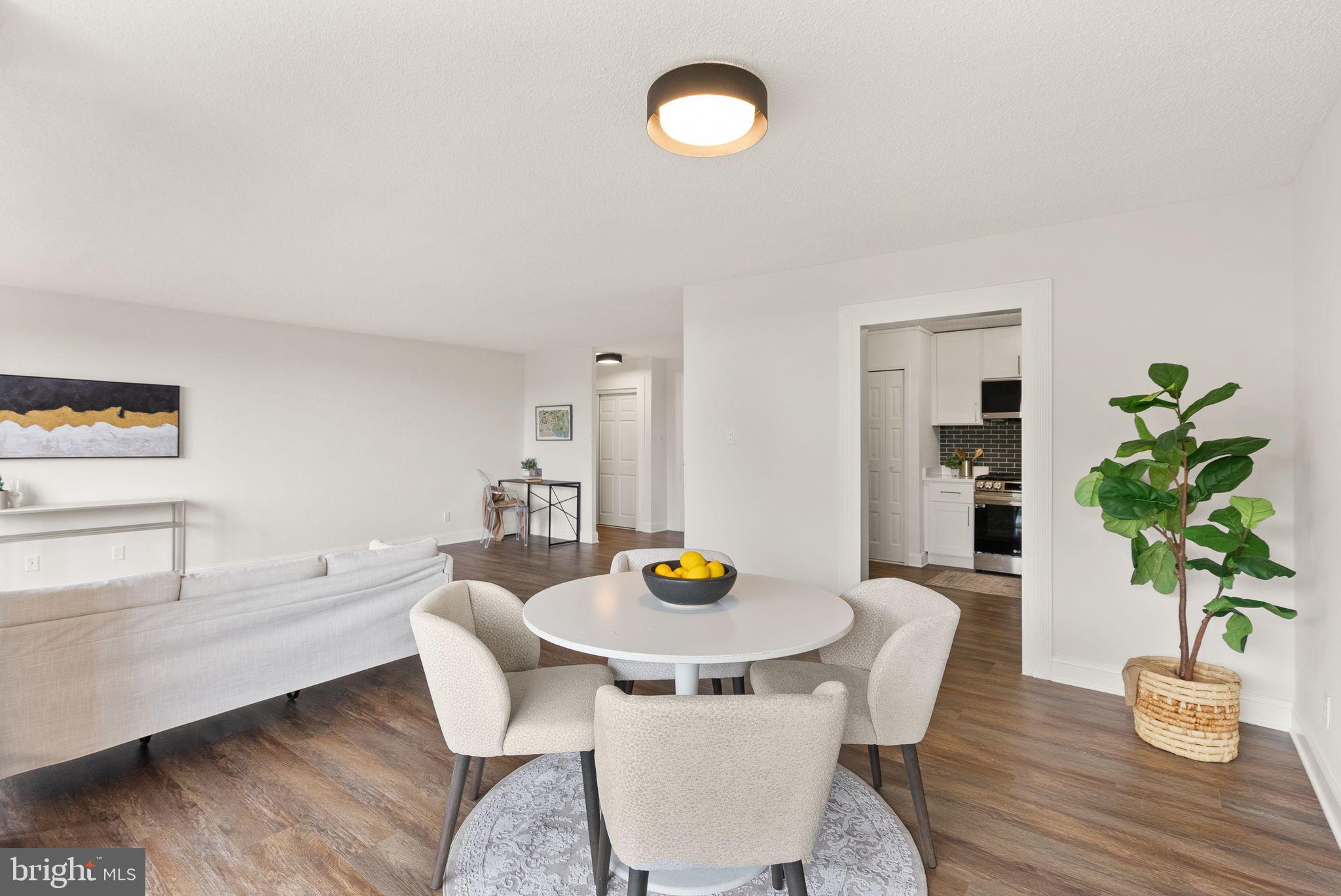 PROMENADE TOWERS - Residential