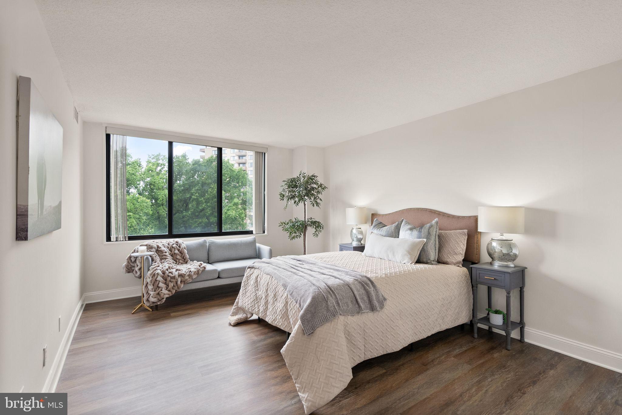 PROMENADE TOWERS - Residential