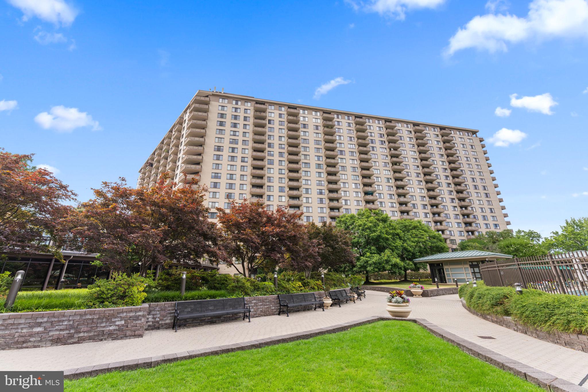 PROMENADE TOWERS - Residential
