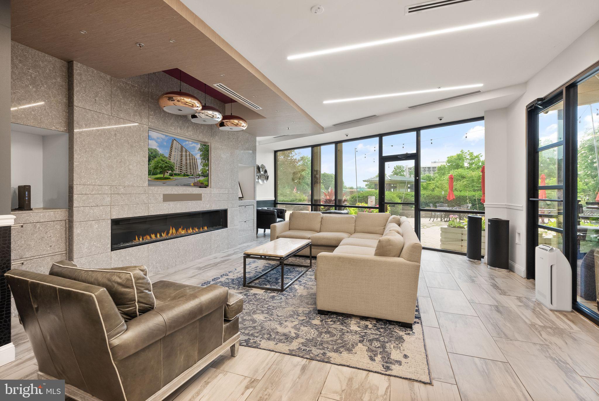 PROMENADE TOWERS - Residential