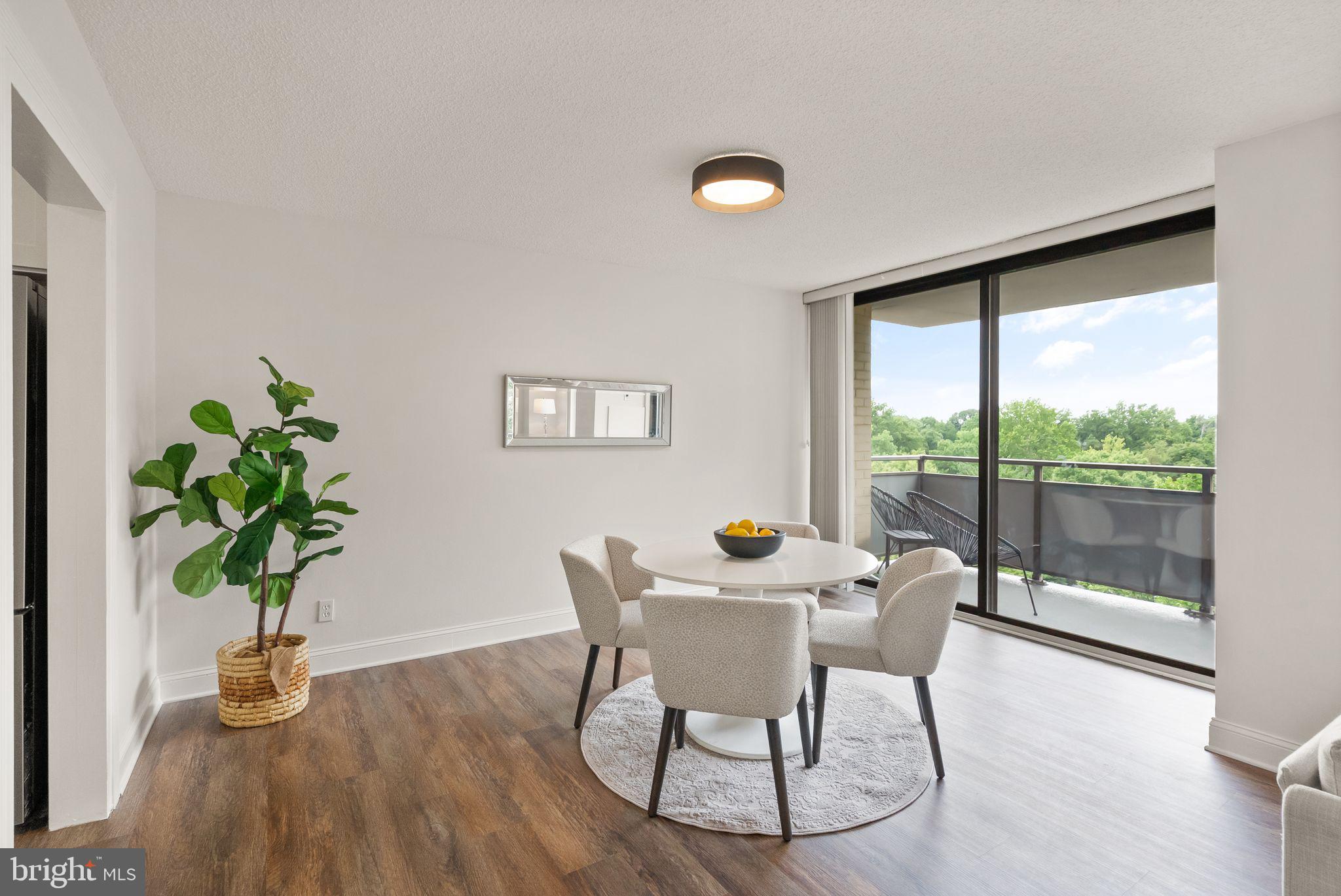 PROMENADE TOWERS - Residential