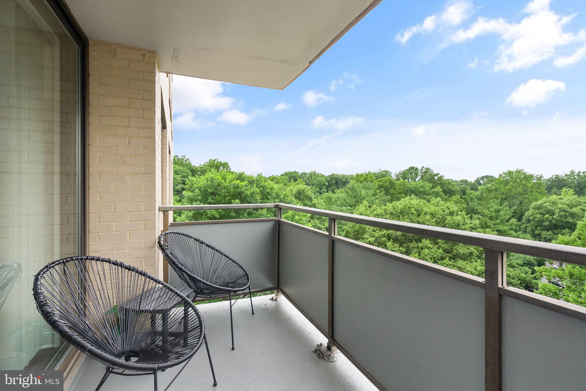 PROMENADE TOWERS - Residential