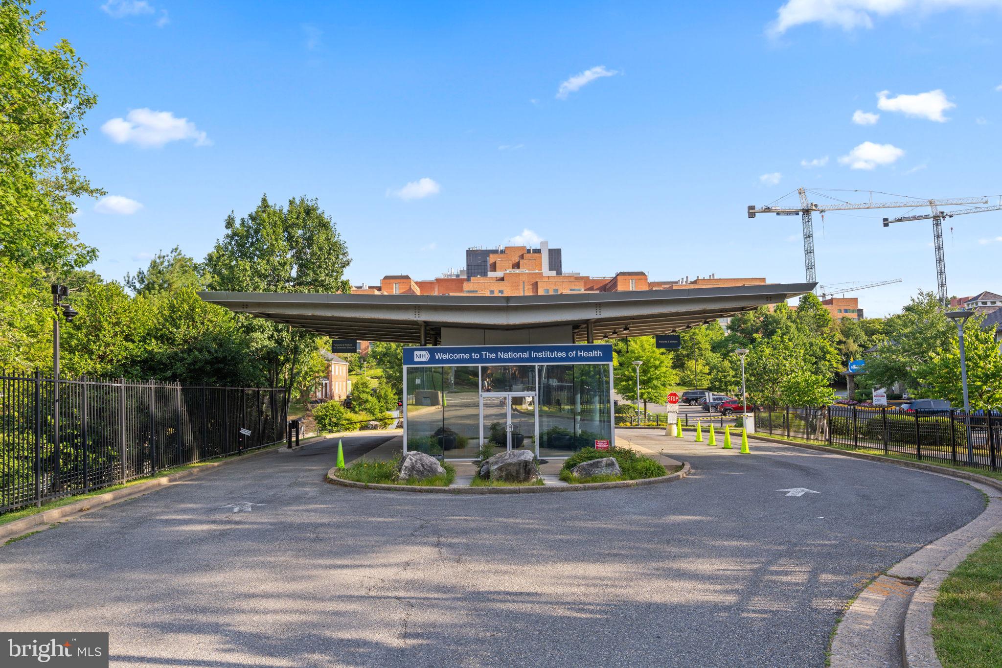 PROMENADE TOWERS - Residential