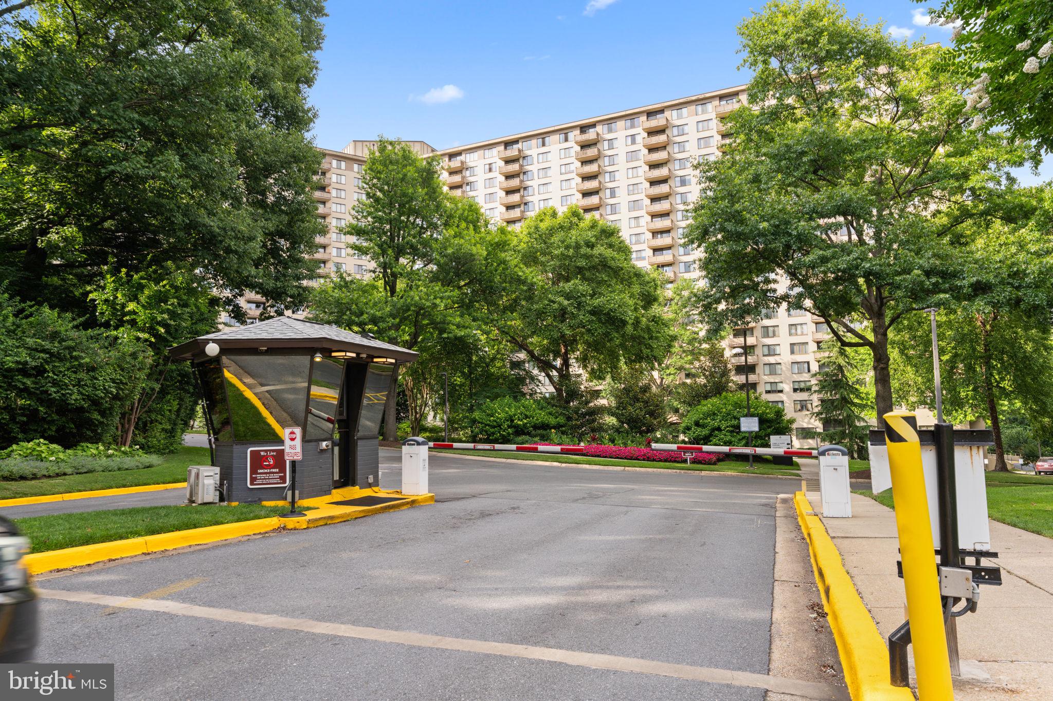 PROMENADE TOWERS - Residential