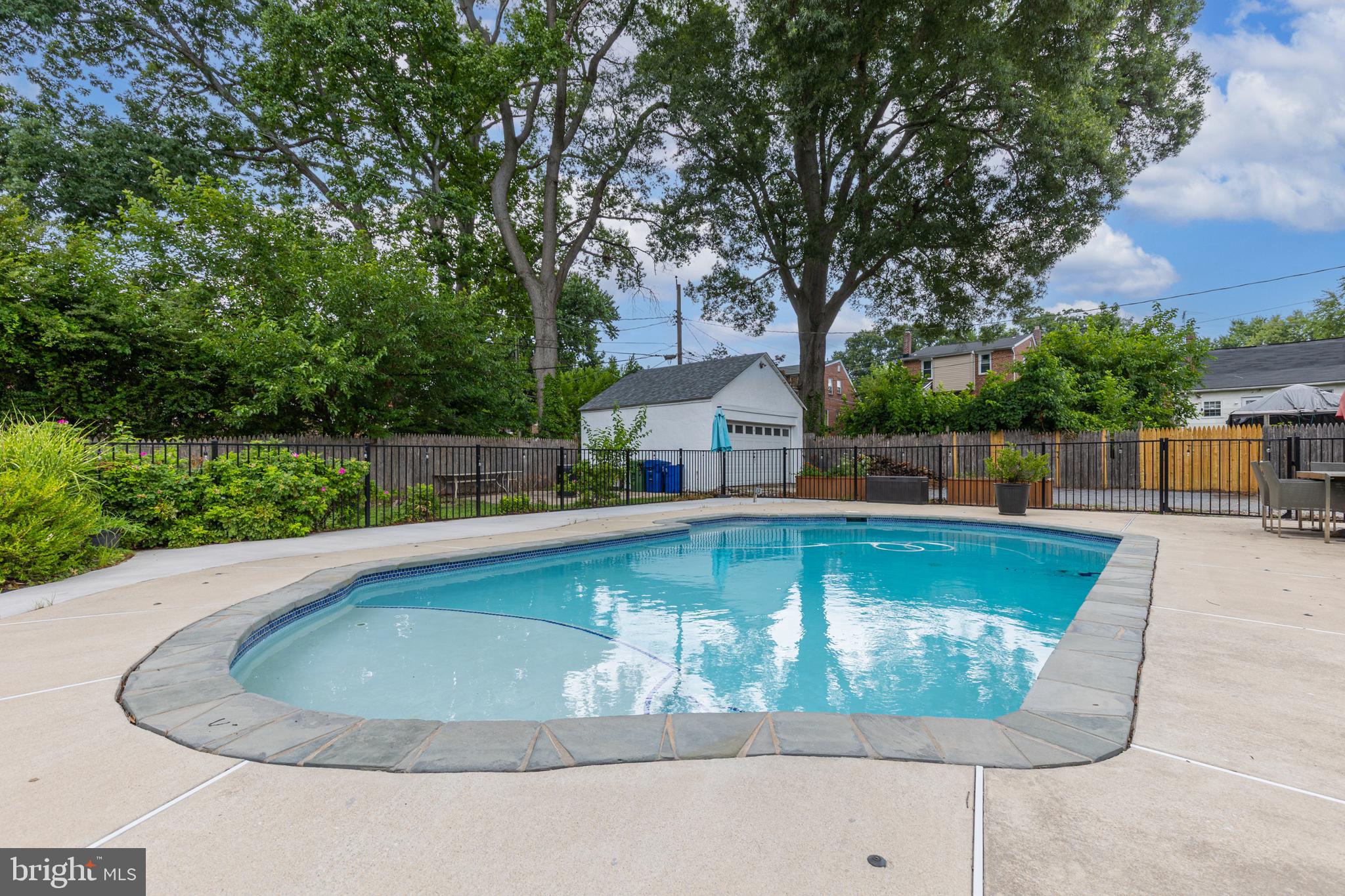 GLEN OAKS - Residential