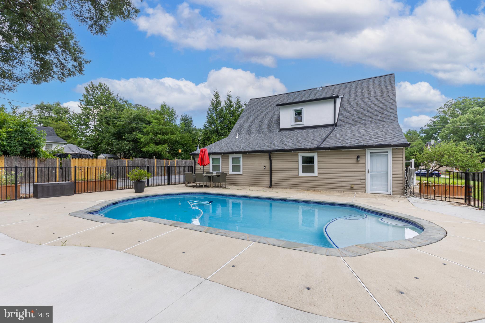 GLEN OAKS - Residential