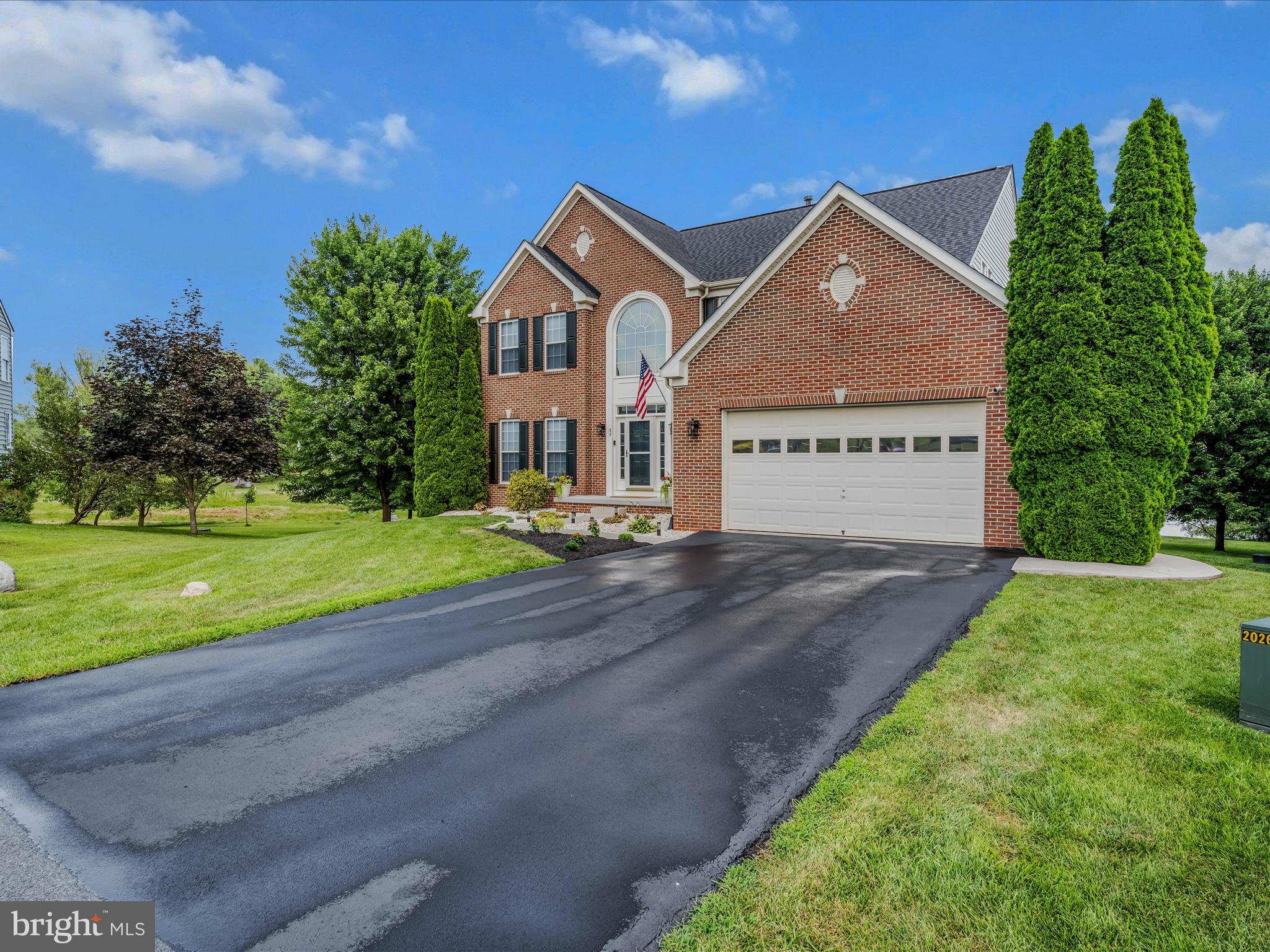 LOCUST HILL - Residential
