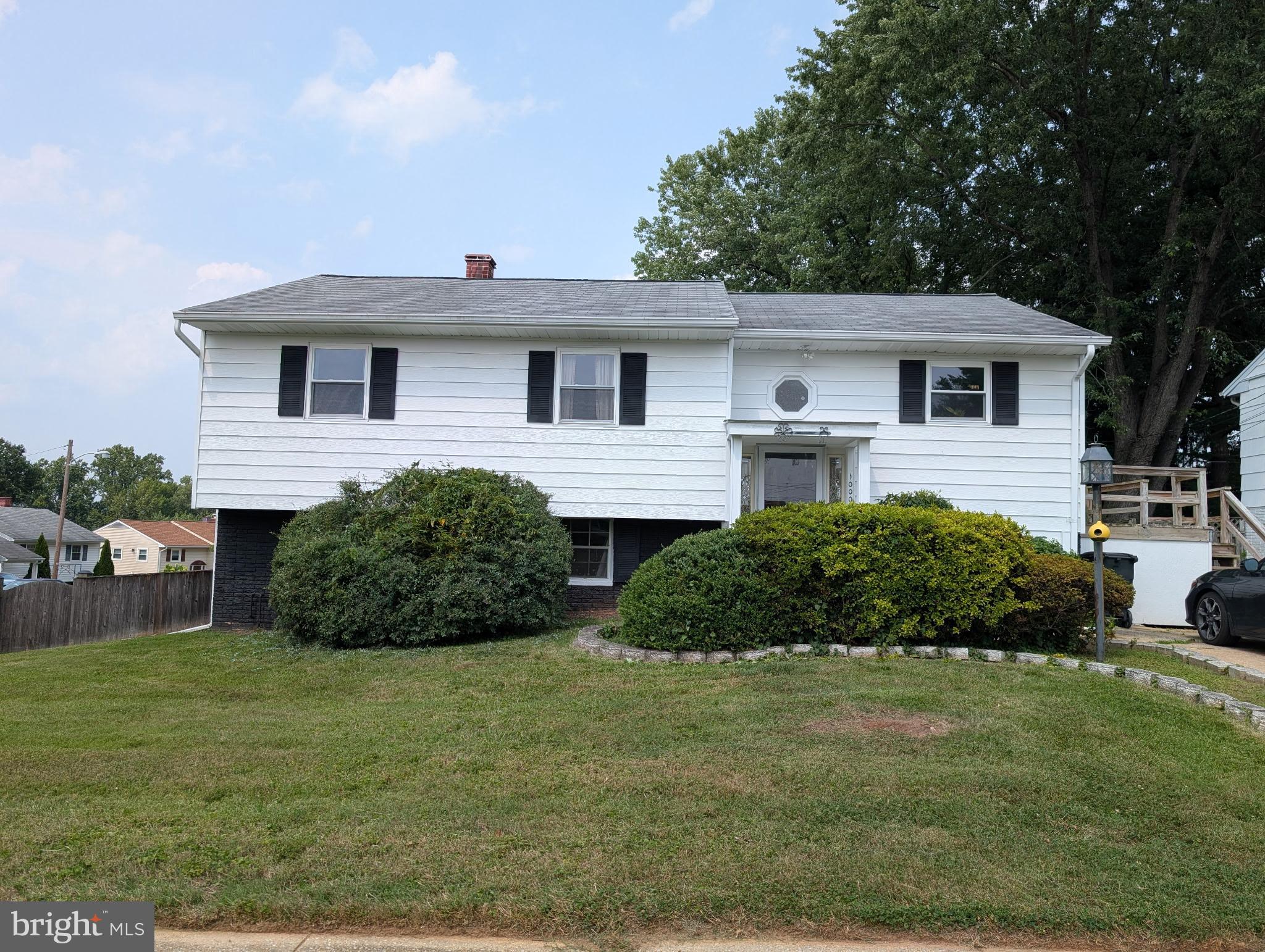 This absolutely charming split level on an oversized corner lot is ready for new owners!

Interior cosmetic updates are needed throughout, but the main systems are updated, such as the Fence in 2017 and the HVAC (both furnace and AC!) in 2020. The basement Sliding Glass Door was replaced in  2021, a Gas Convection Oven/Stove was added in 2022, and a full exterior Repaint was done in the fall of 2026!

Off-street parking with entry directly into the kitchen and a full walkout basement with entertaining space makes for a perfect flow and multiple entertaining and living options.