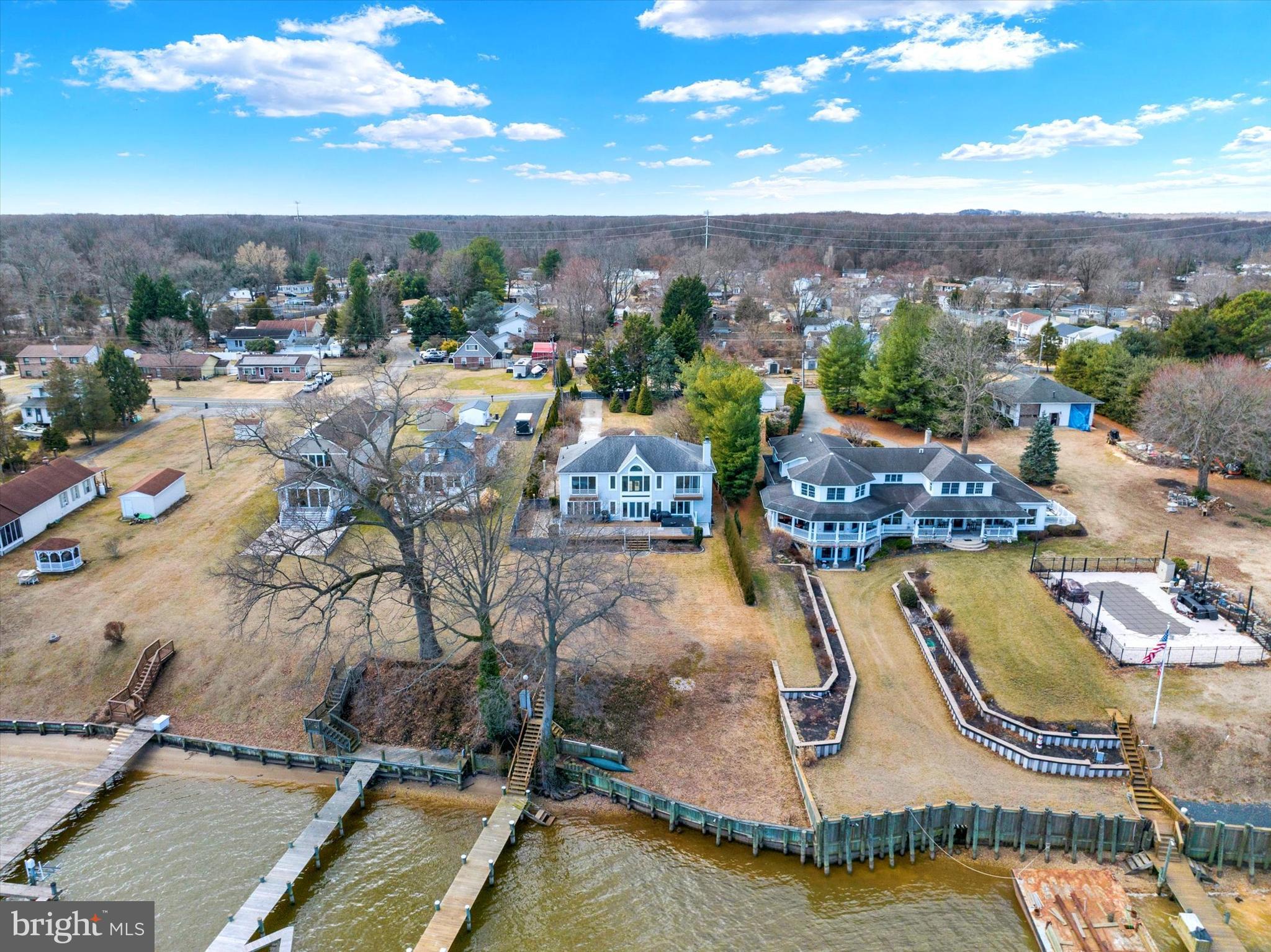 WILLOUGHBY BEACH - Residential