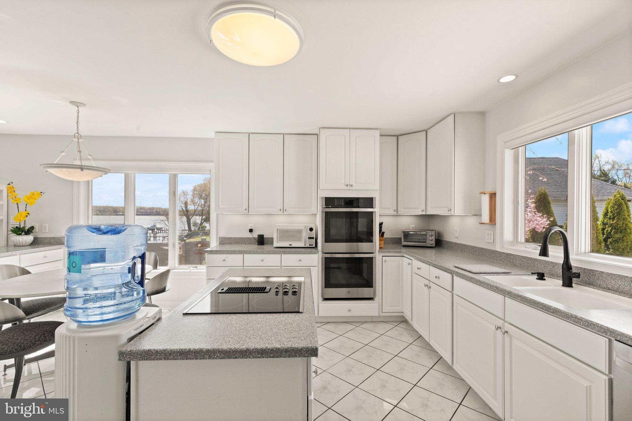 WILLOUGHBY BEACH - Residential
