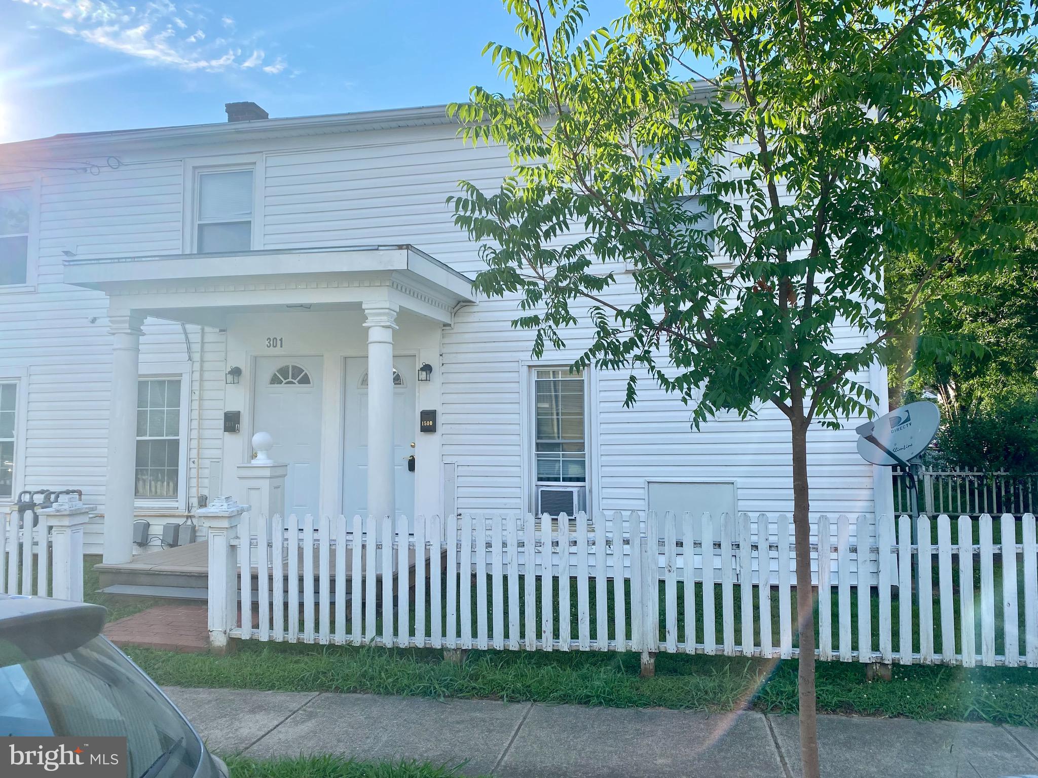 Downtown Fredericksburg first floor 1 bedroom, 1 bath efficiency apartment with off street parking. Close to shopping, hospital, MWU. Walk to shops and restaurants. No pets.
Please apply online. All prospective tenant age 18 or older must apply. Application fee is $50 per person.