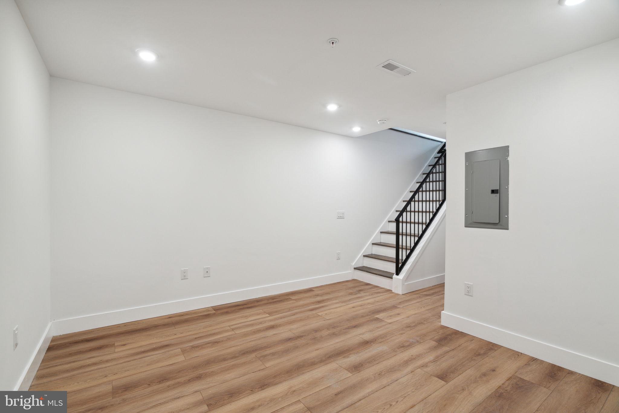 WEST KENSINGTON - Residential Income