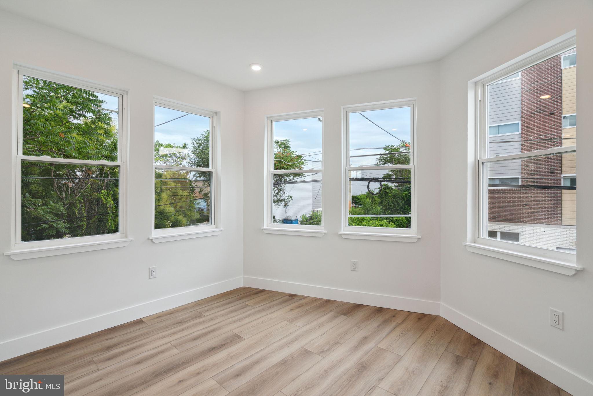 WEST KENSINGTON - Residential Income