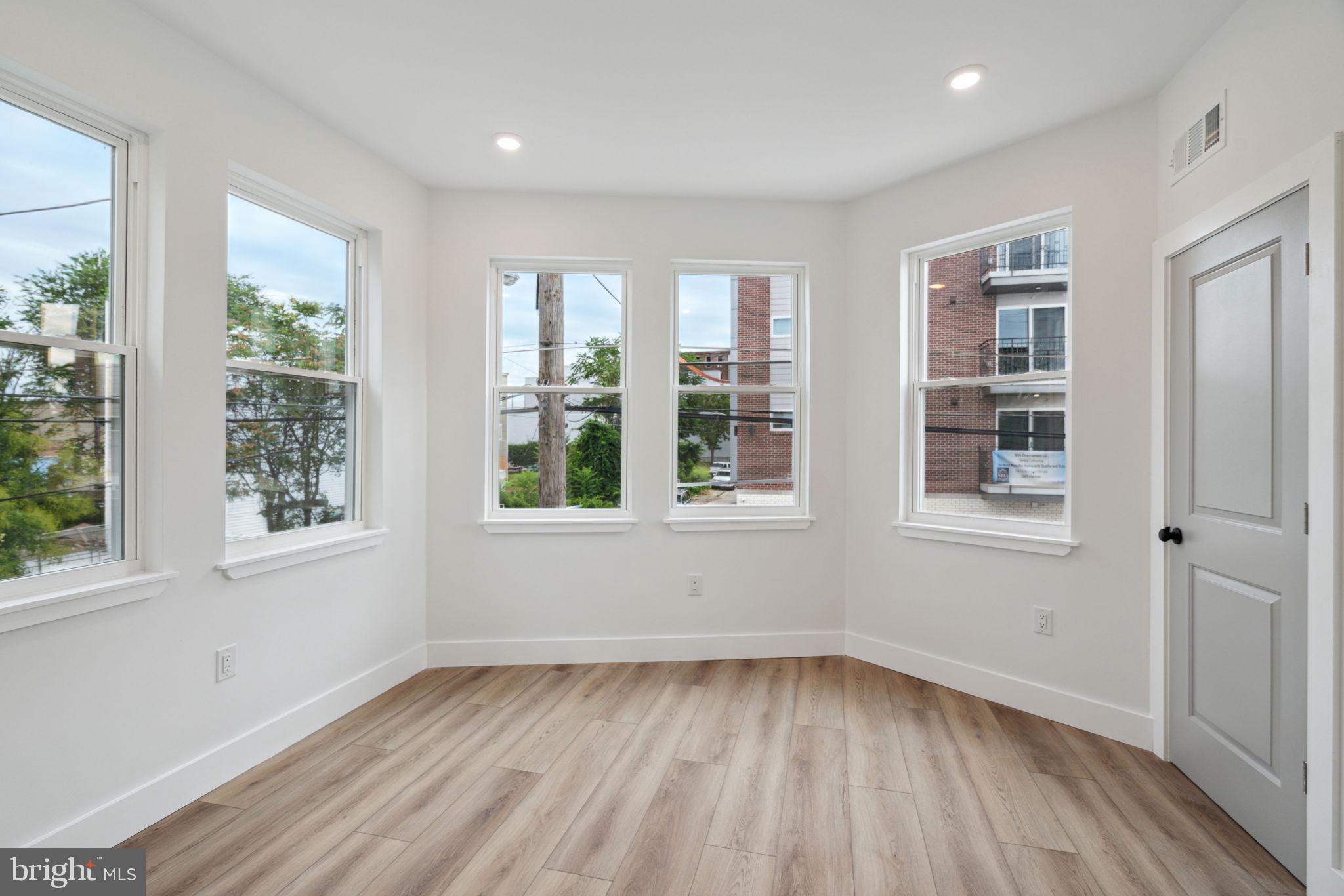 WEST KENSINGTON - Residential Income