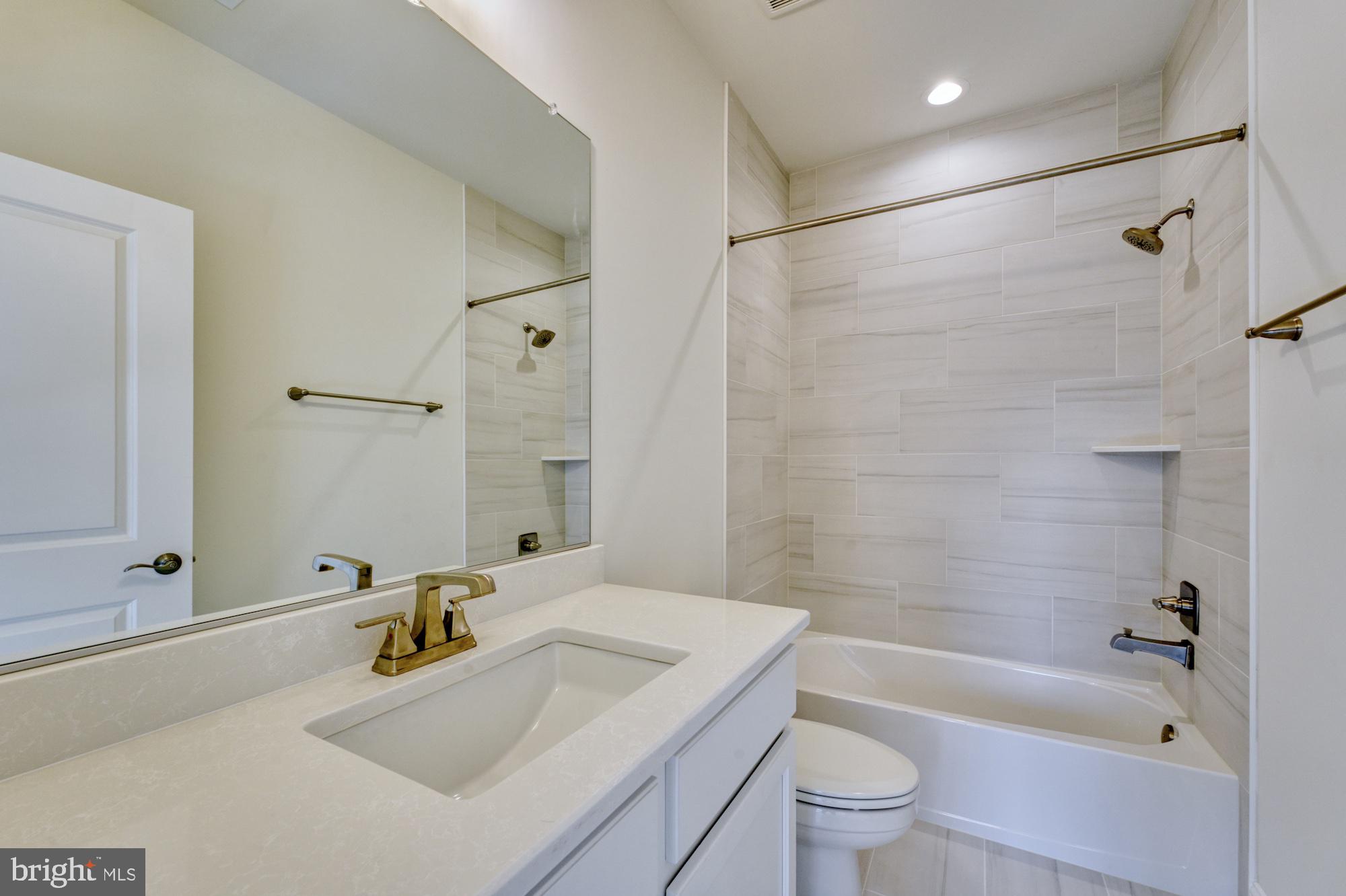 MCLEAN ESTATES - Residential