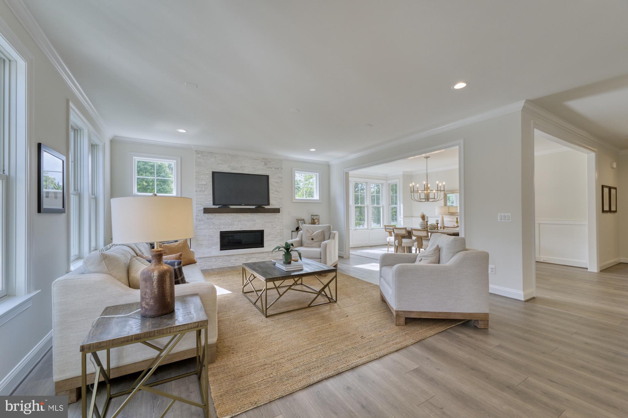 MCLEAN ESTATES - Residential