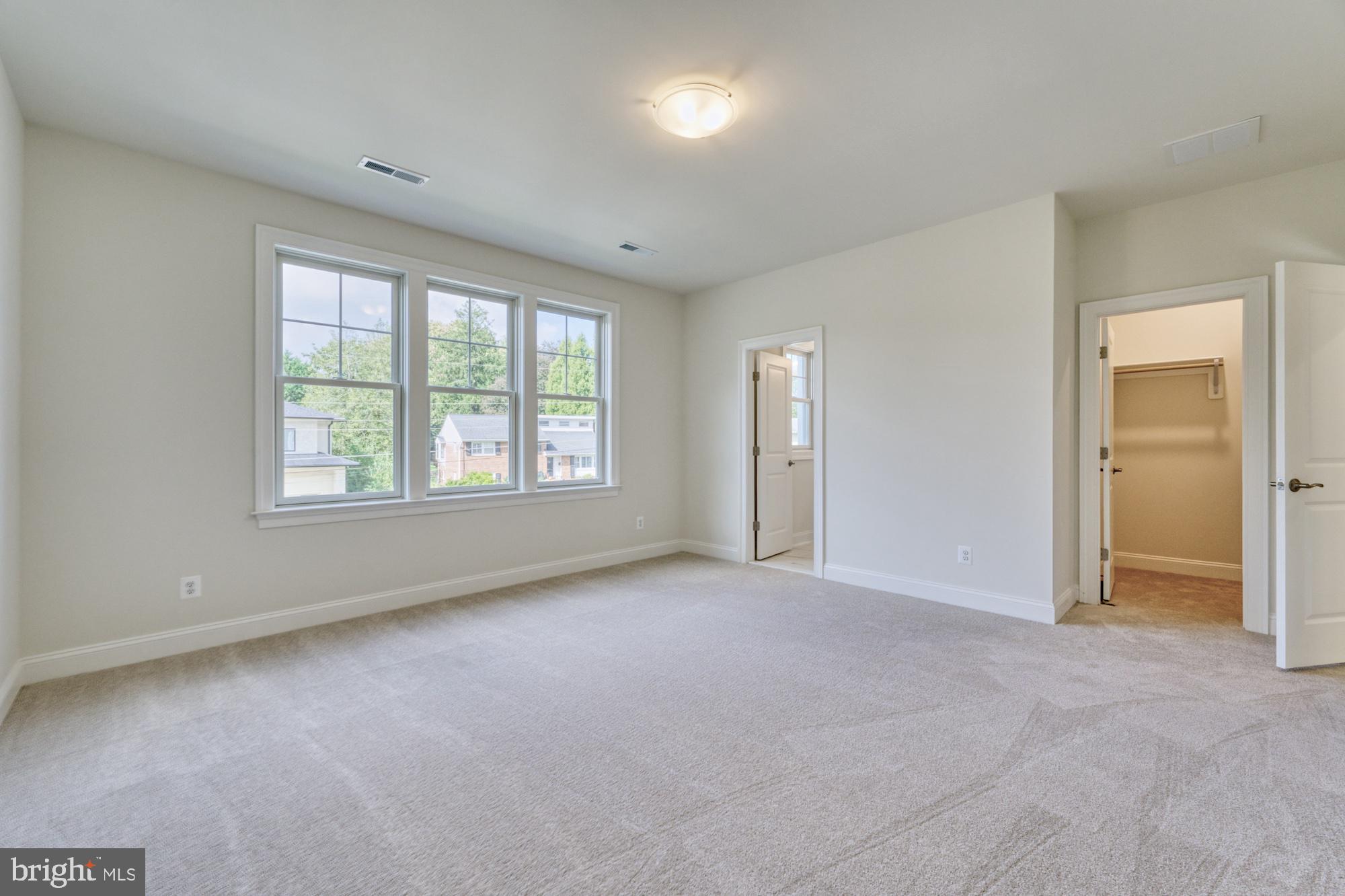 MCLEAN ESTATES - Residential