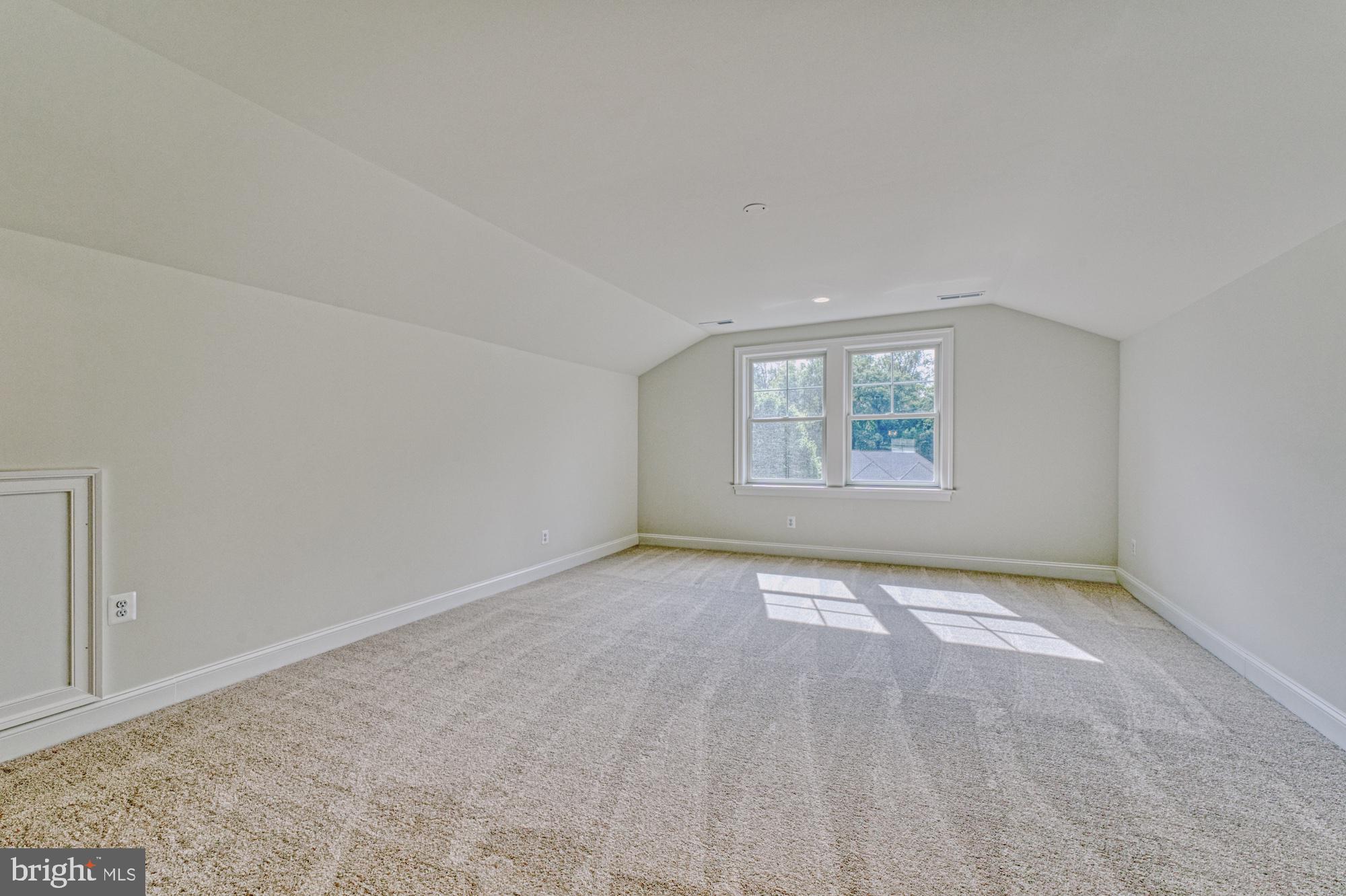 MCLEAN ESTATES - Residential