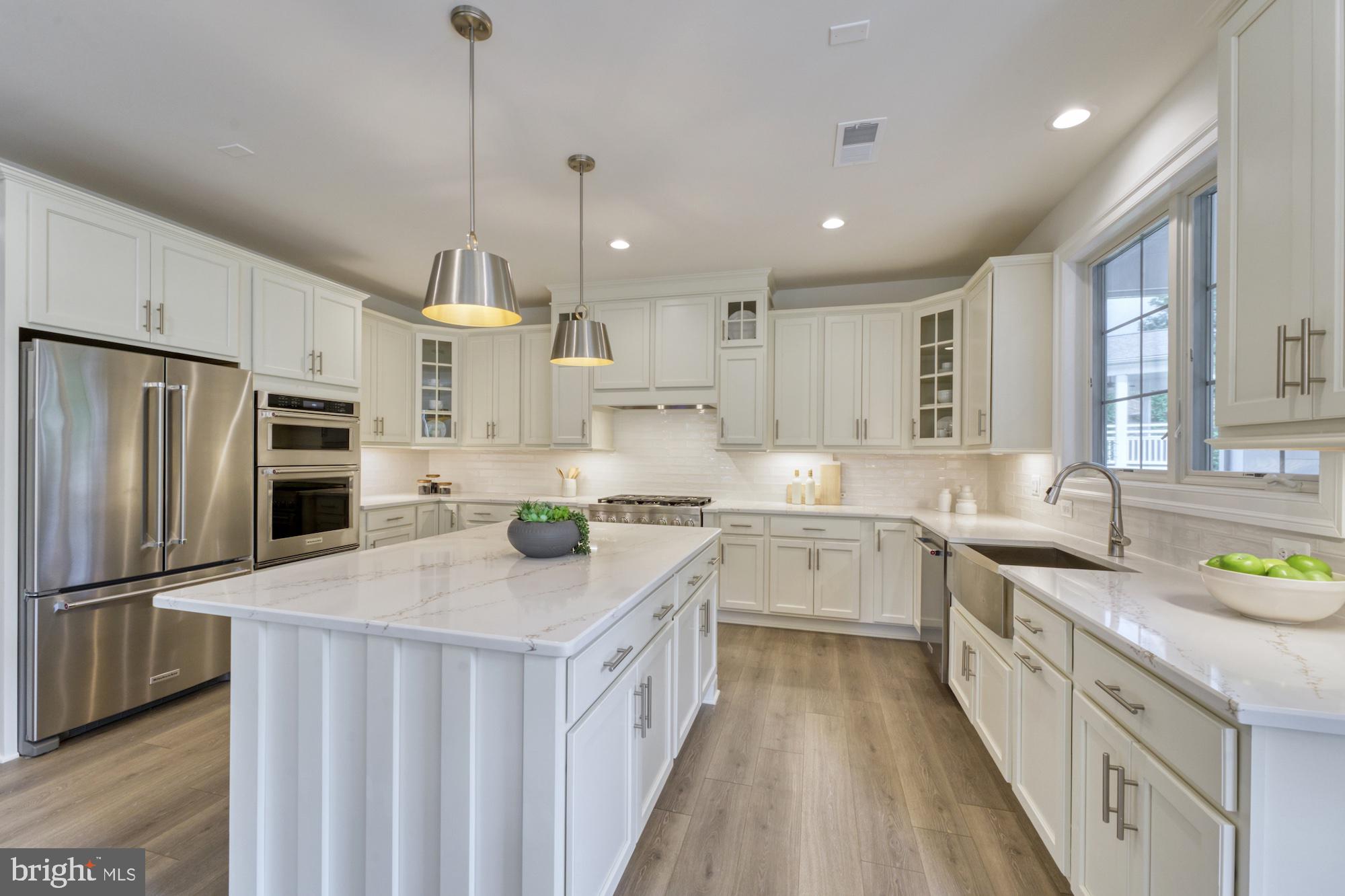 MCLEAN ESTATES - Residential