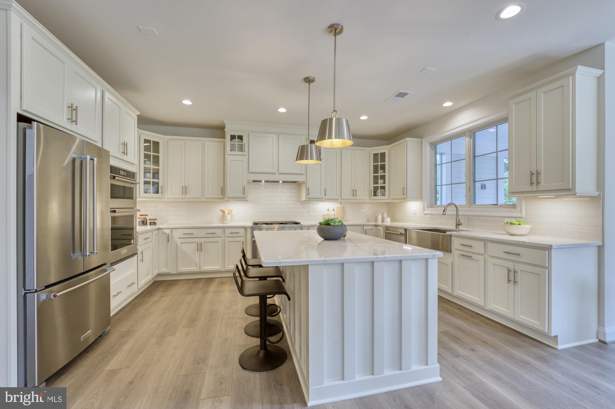 MCLEAN ESTATES - Residential