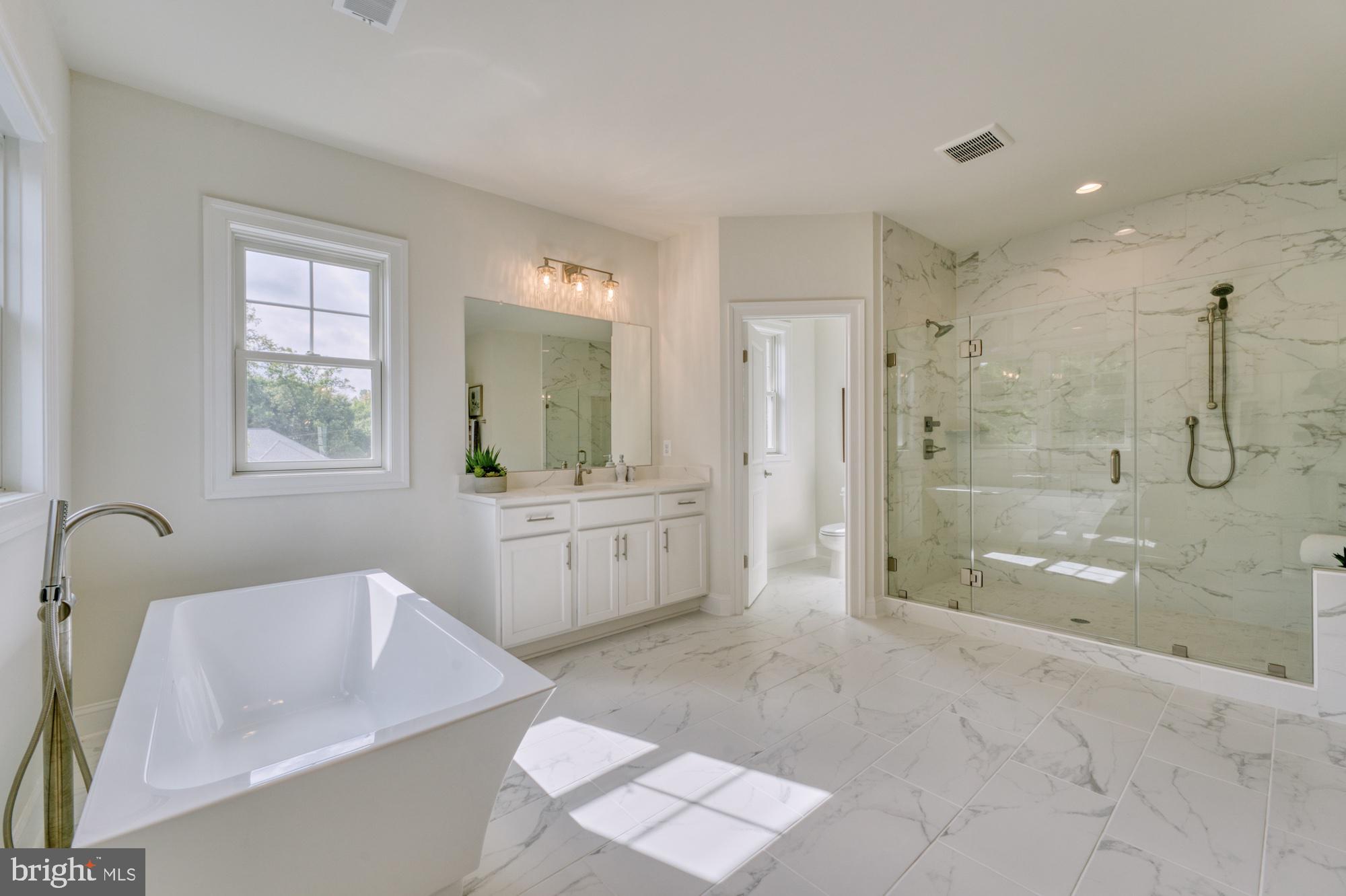 MCLEAN ESTATES - Residential