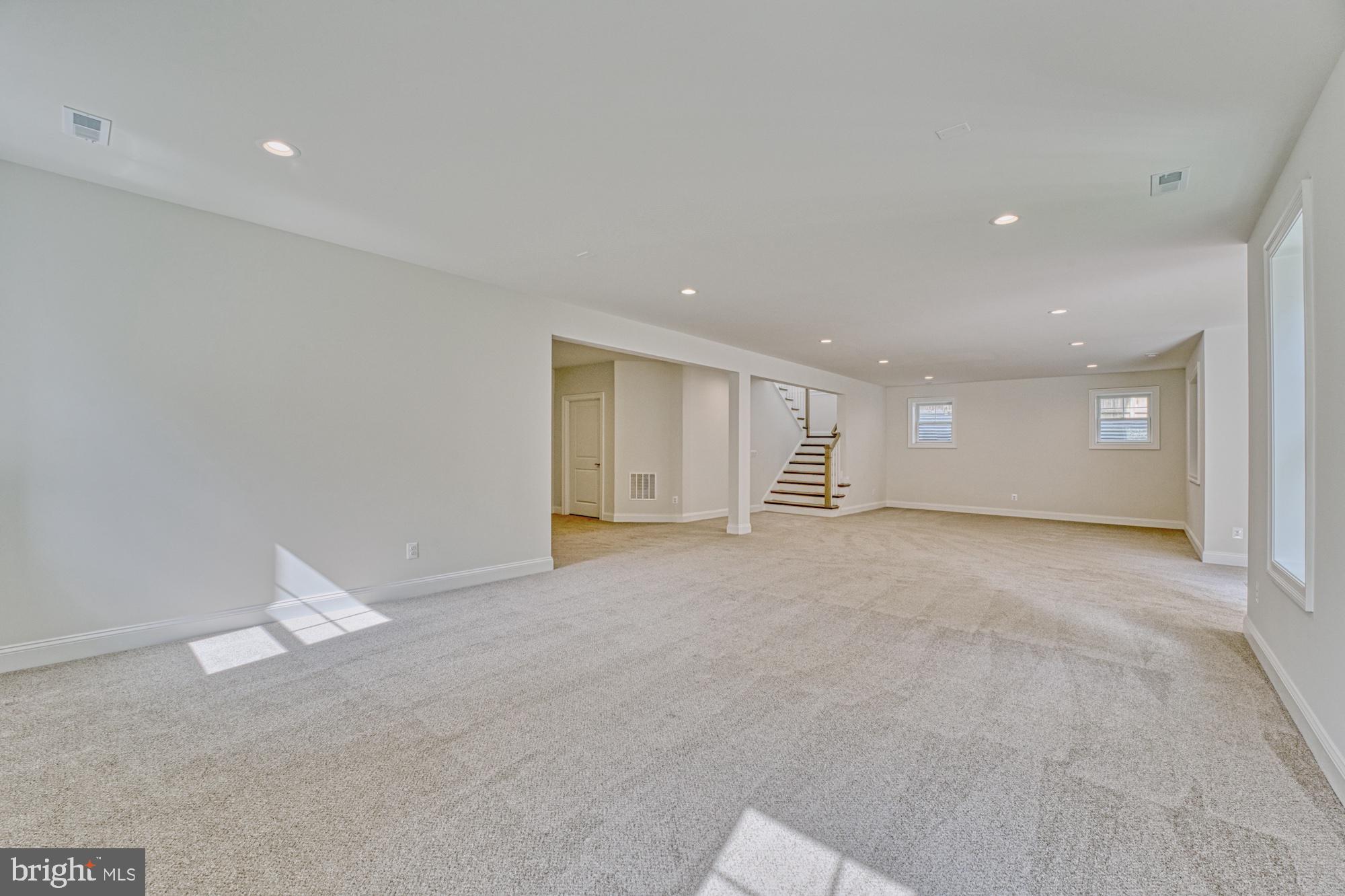 MCLEAN ESTATES - Residential