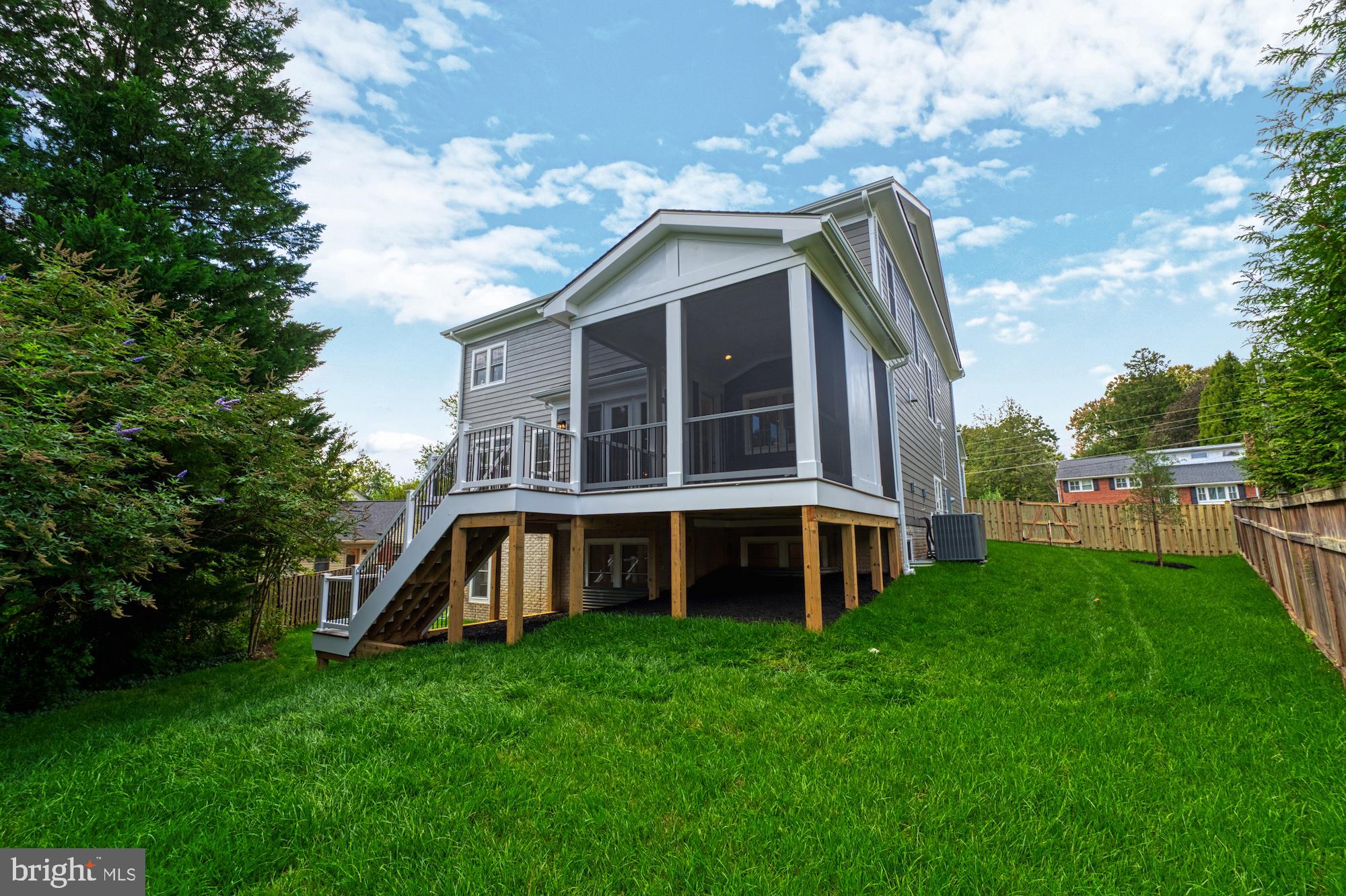 MCLEAN ESTATES - Residential