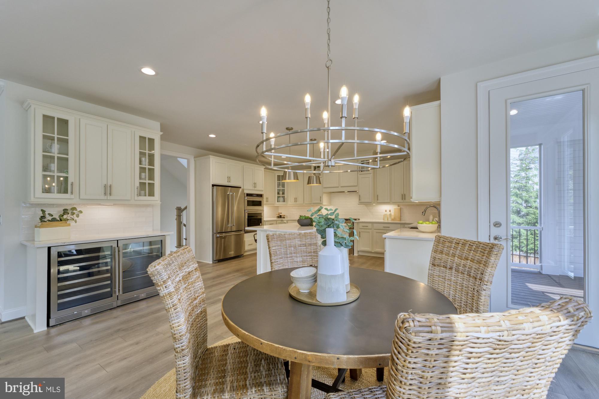 MCLEAN ESTATES - Residential