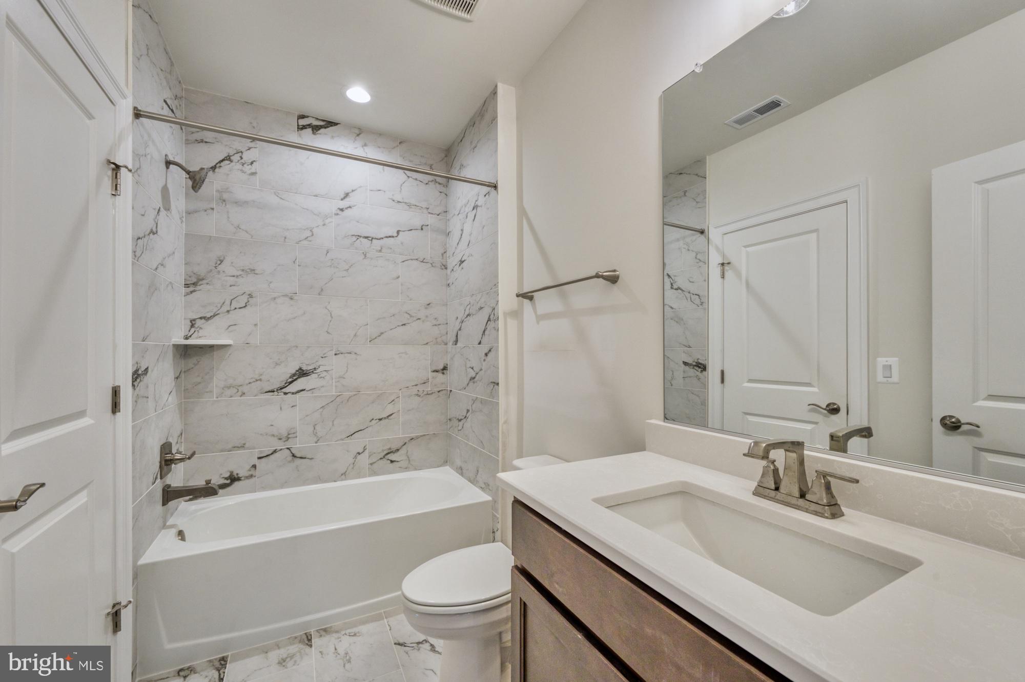 MCLEAN ESTATES - Residential