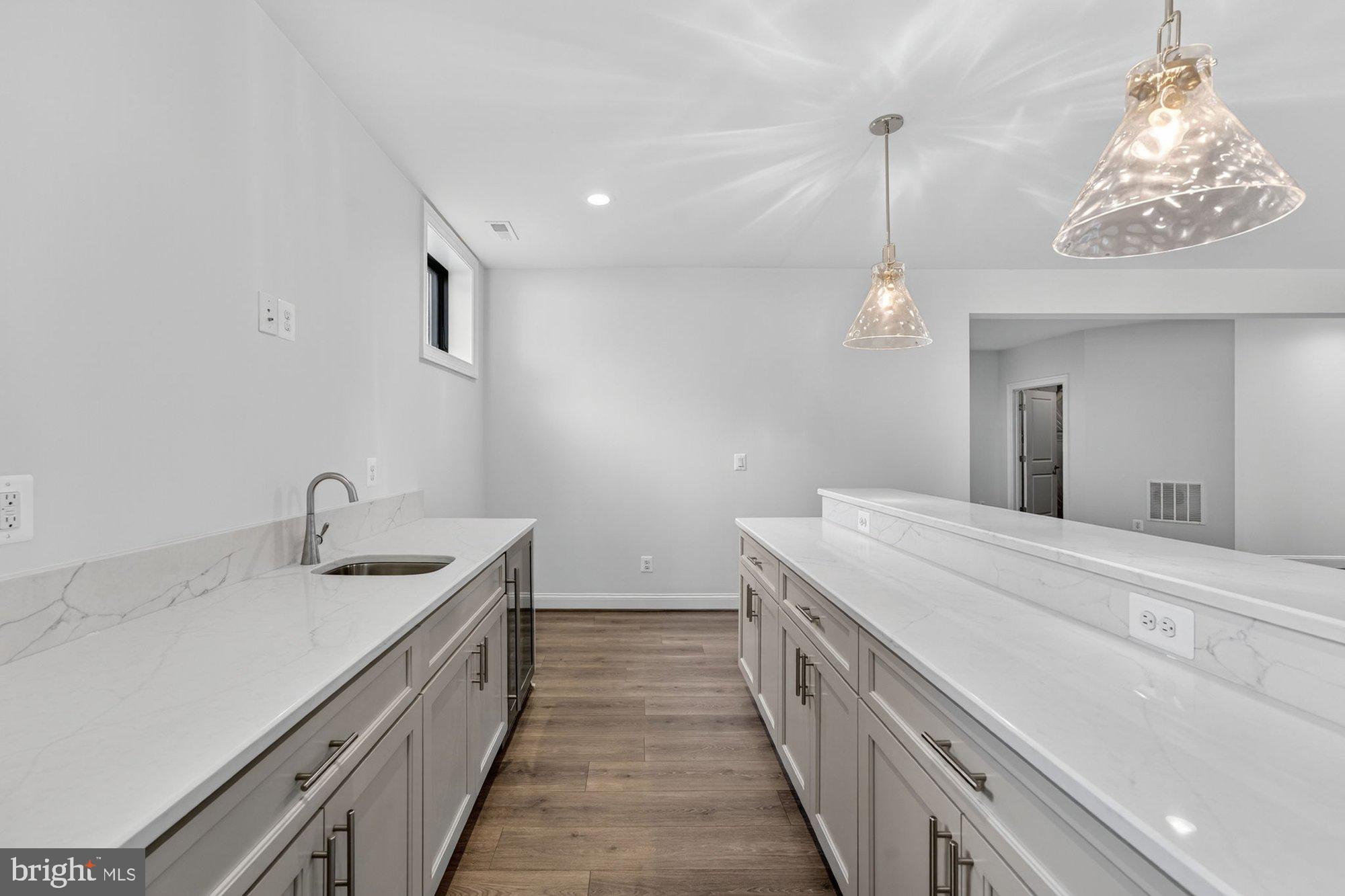 VIENNA HILLS - Residential