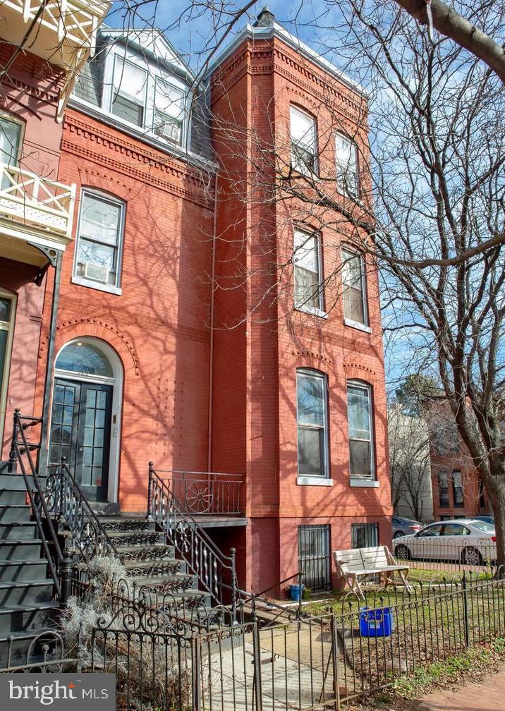 CAPITOL HILL - Residential Income