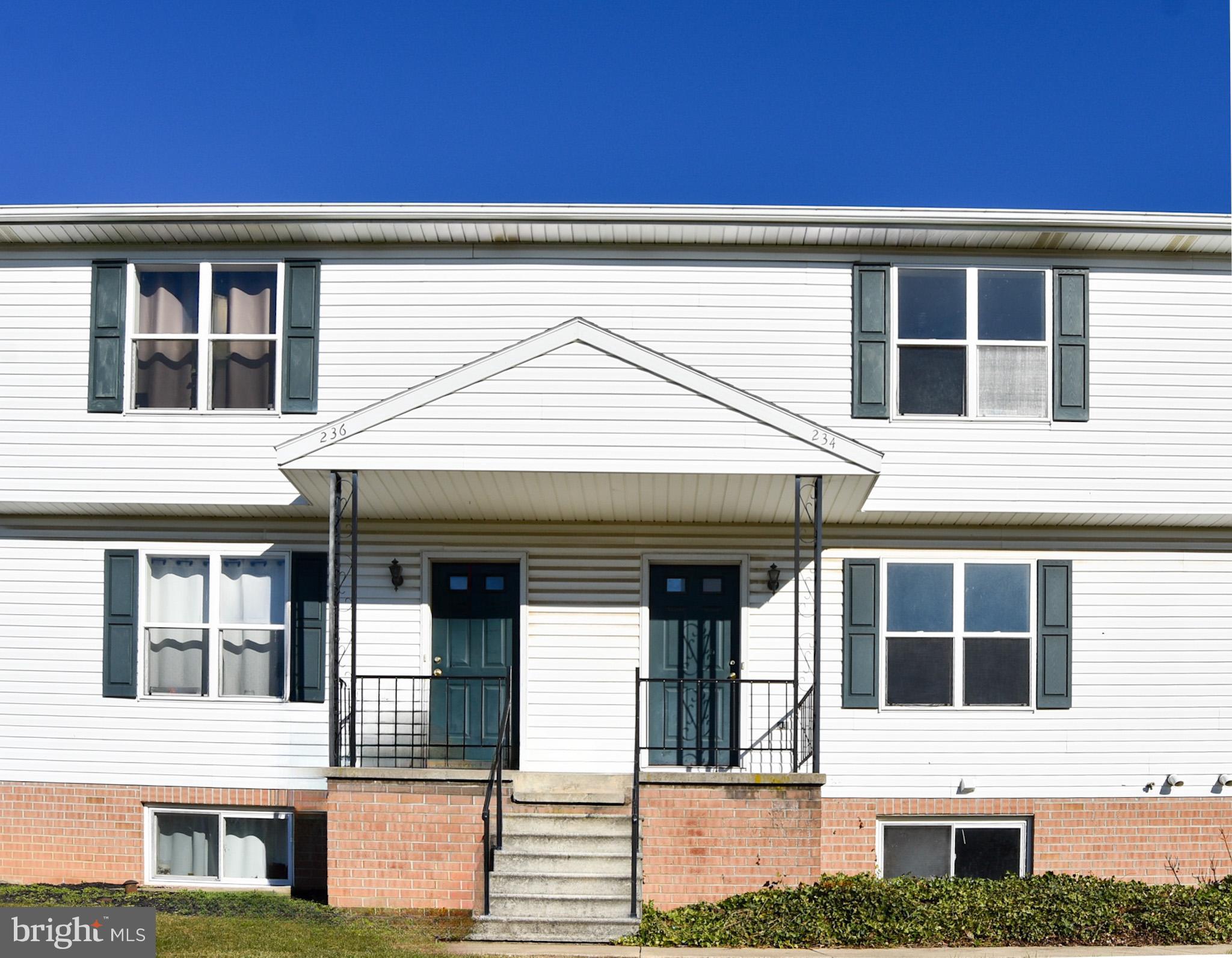 Three bedroom, one and a half bathroom townhouse.
Note: Applicant must fill out an application and be approved PRIOR to viewing the property. The online application can be found on our website. You can apply for this property under the property description.