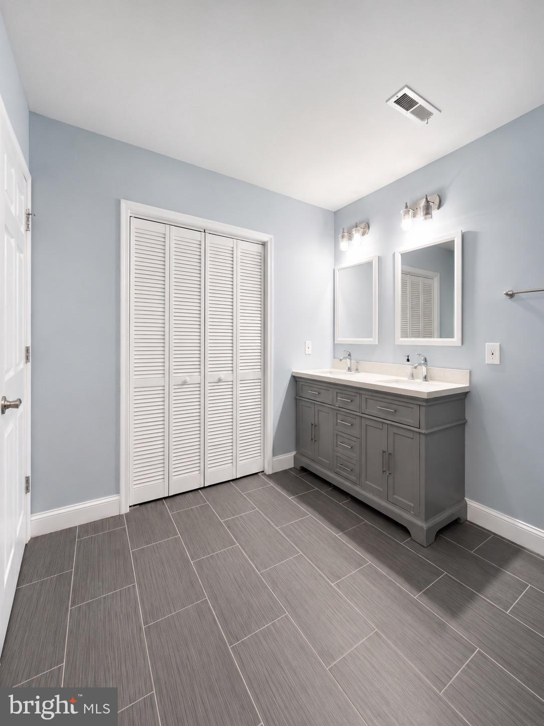 LOUDOUN VALLEY ESTATES 2 - Residential