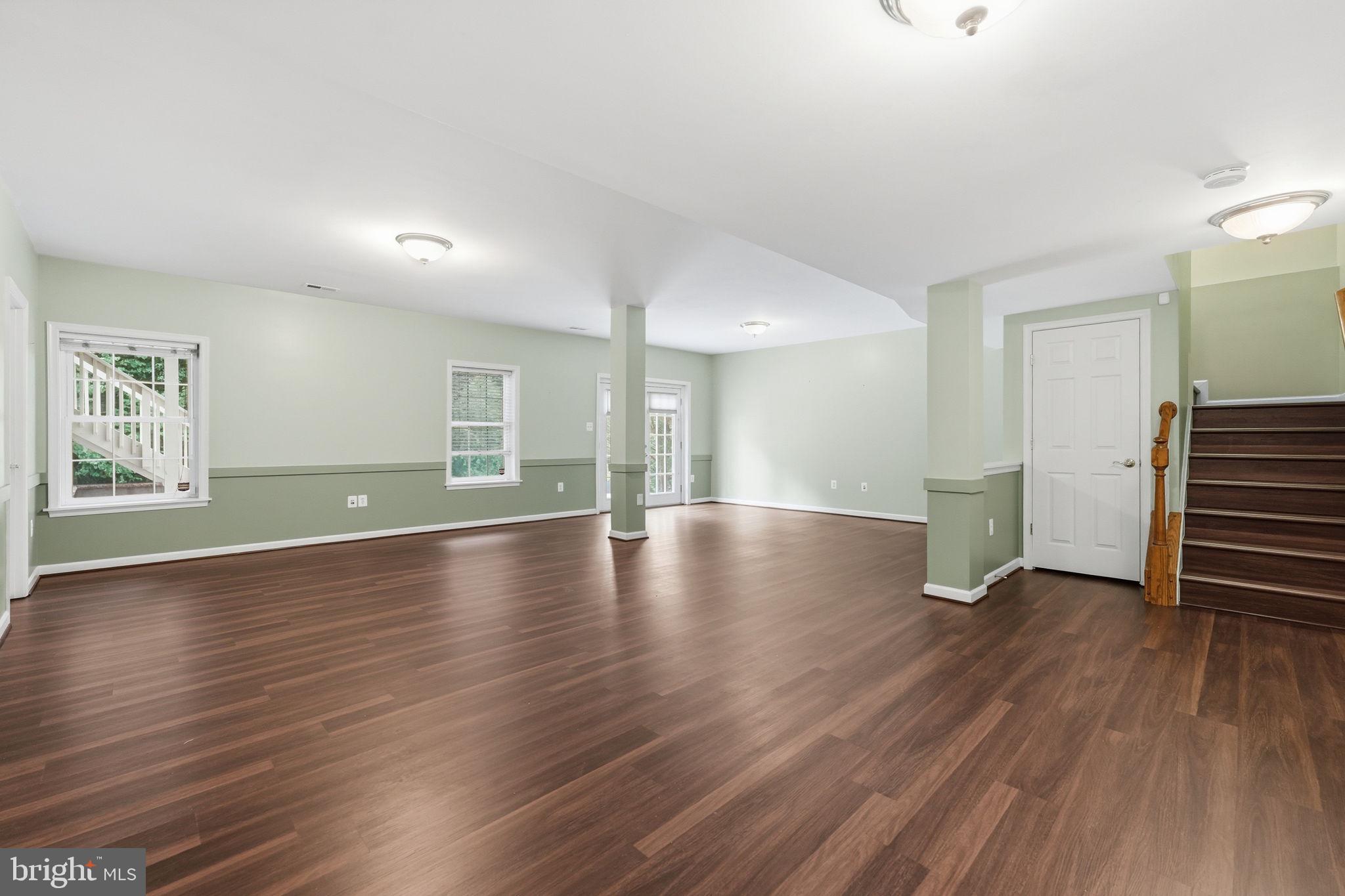 STONEWALL MANOR - Residential