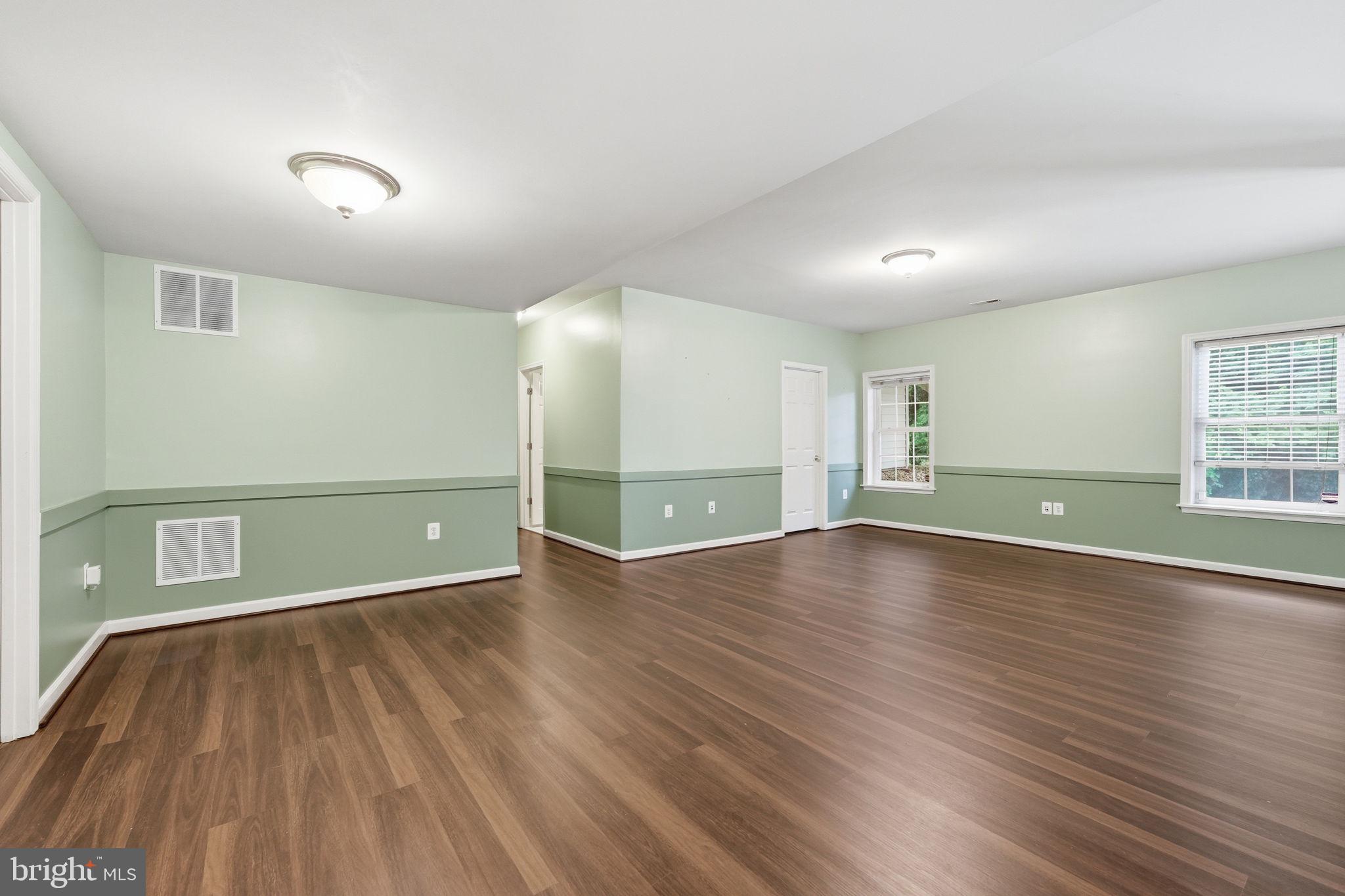 STONEWALL MANOR - Residential