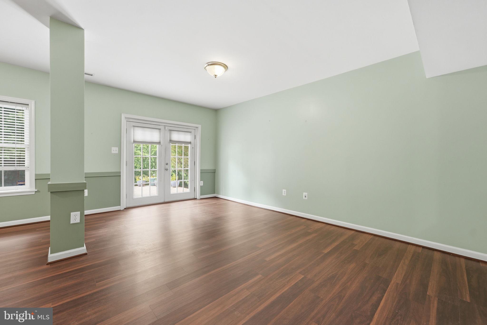 STONEWALL MANOR - Residential