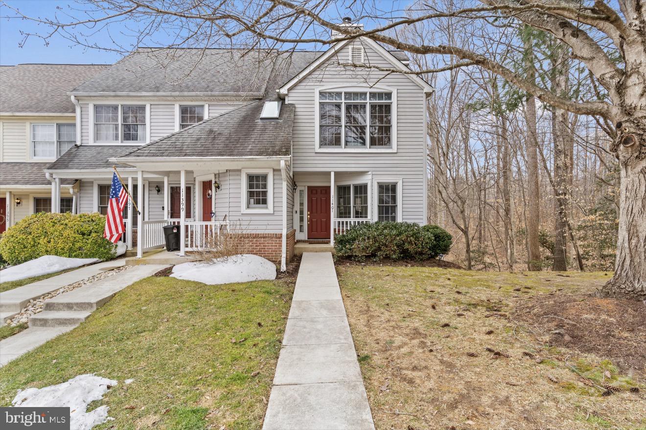 Move-in Ready, Fully Renovated! Brand new appliances. Stunning end unit condo at the Landings Point in Lake Ridge.  Enjoy the water views of the Occoquan Reservoir. Fresh paint throughout the house! Walkout to the balcony overlooking trees and the water. 
Great location for commuters, close to commuter lots, bus lines, VRE station and I-95!