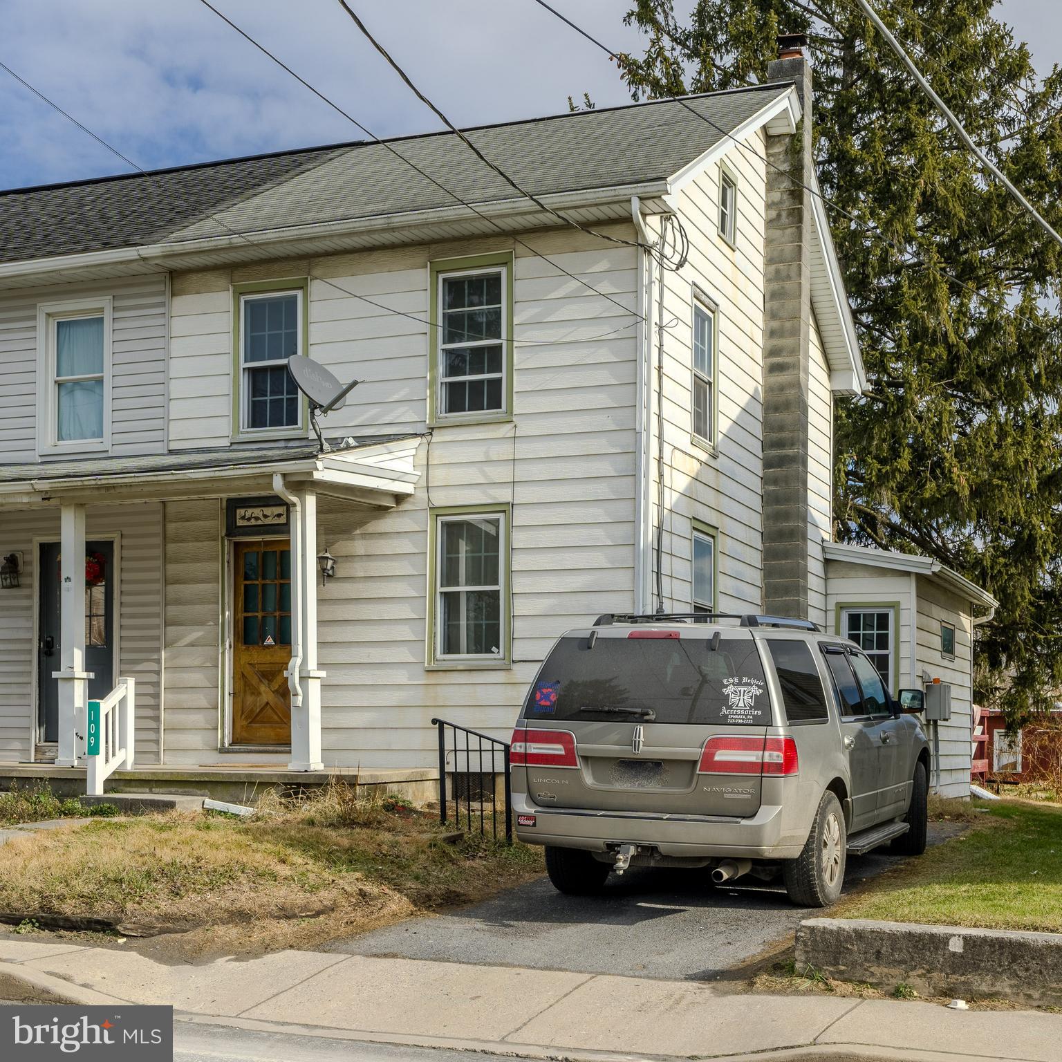 Excellent opportunity  to own this investment townhome in the heart of Lancaster county! This solid 3 bedroom, 1 bath home is currently rented at $1,350 a month and would be a great fit for the hands on investor that is looking for cash flow  with the opportunity to build sweat equity with some improvements! Check it out today while there is yet time!