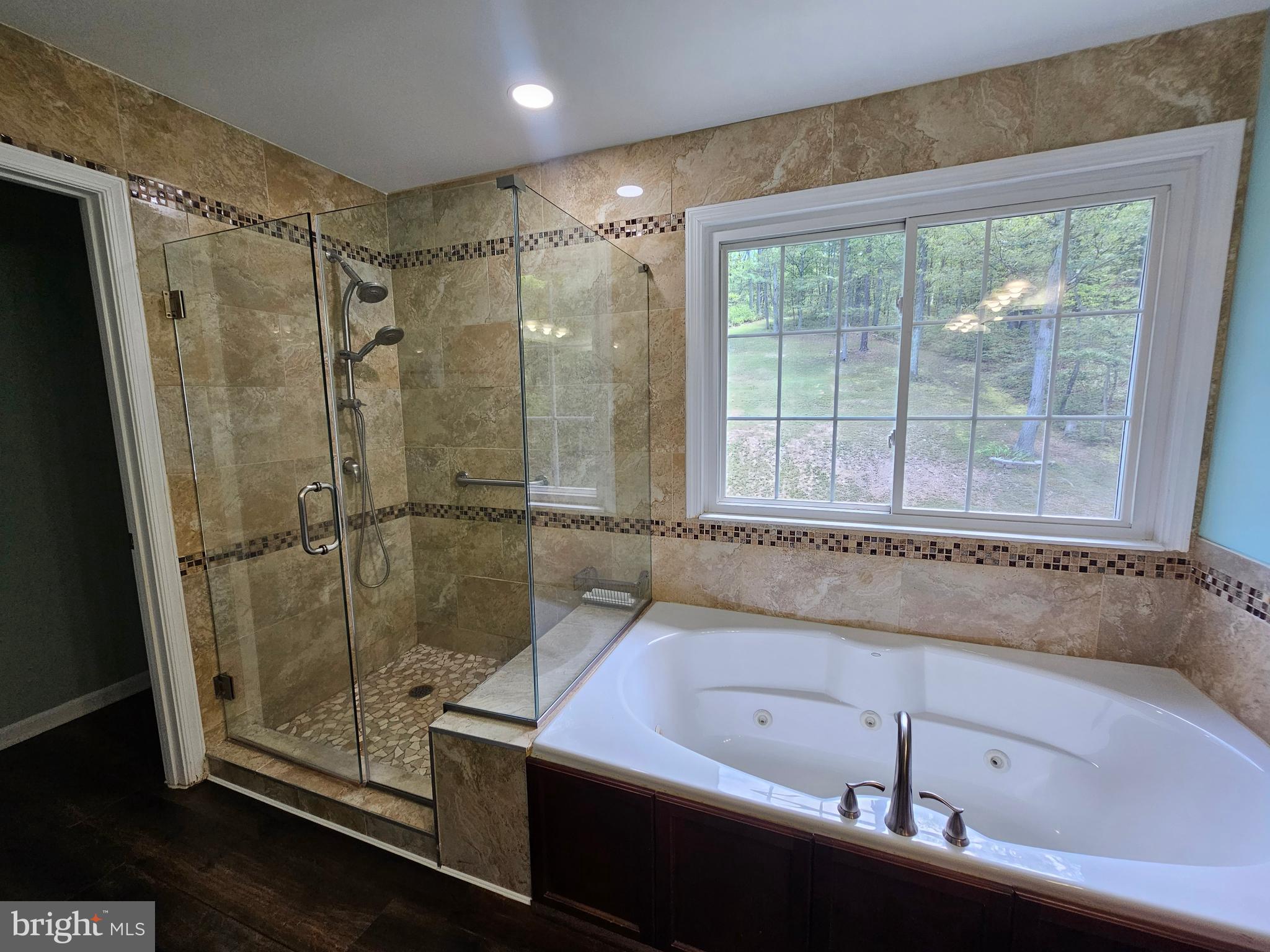 HIGHVIEW MANOR - Residential Lease