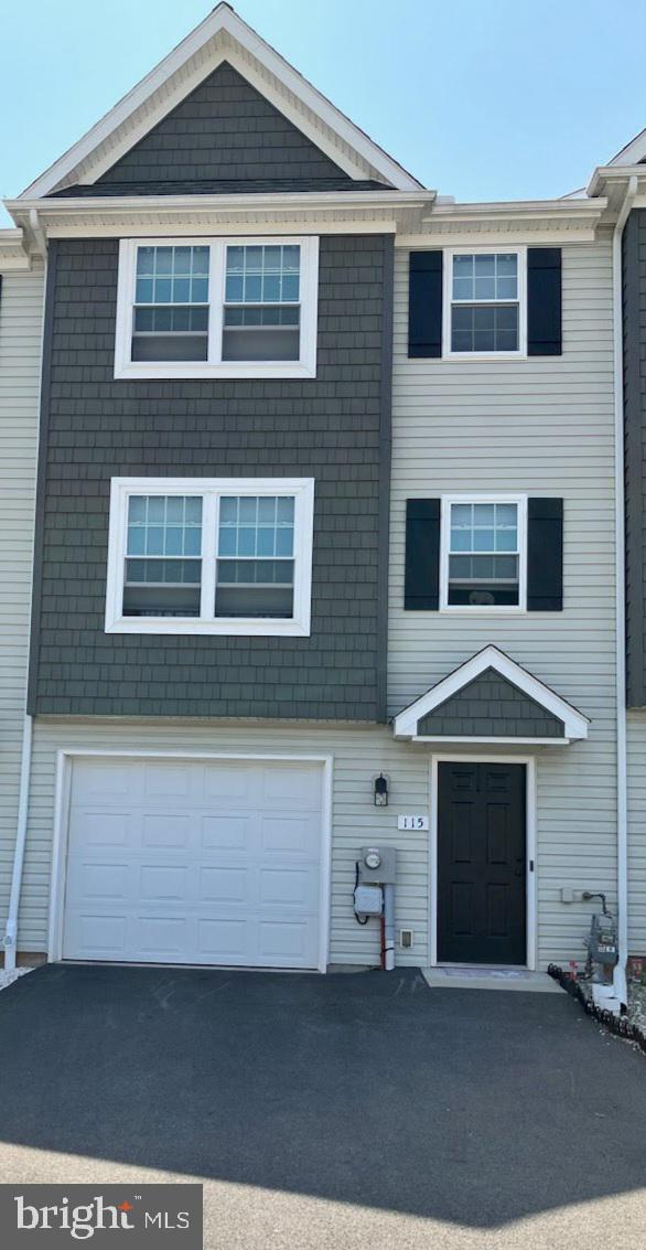 ENCLAVE AT HUNTER CREEK - Residential