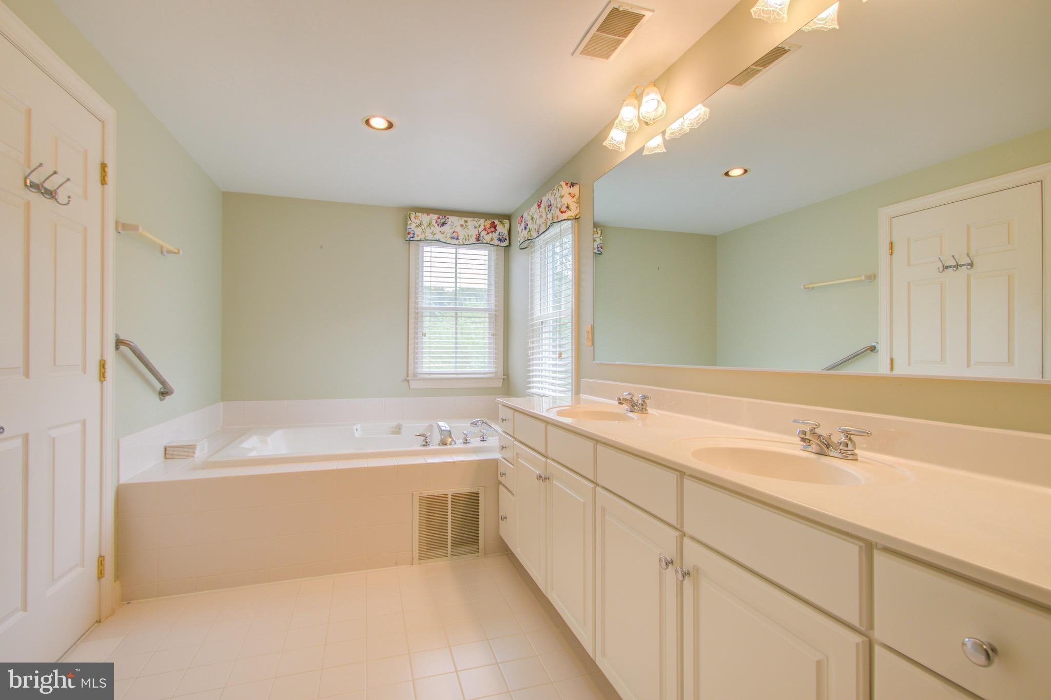 KING FARM WATKINS POND - Residential